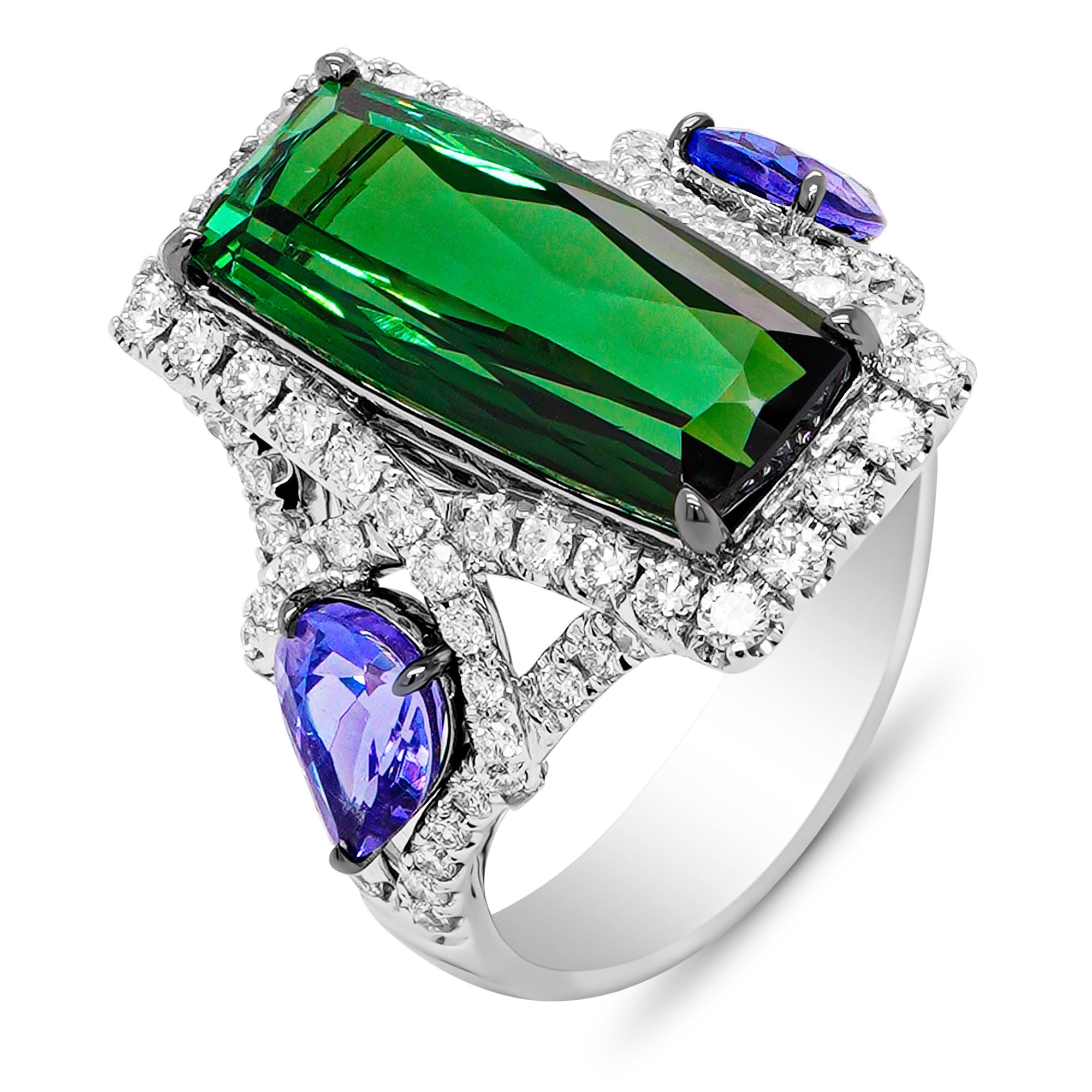 5.7 Carat Soothing Green Tourmaline & 1.48 Carat Intense Blue Tanzanite 18K Ring In New Condition For Sale In Hung Hom, HK