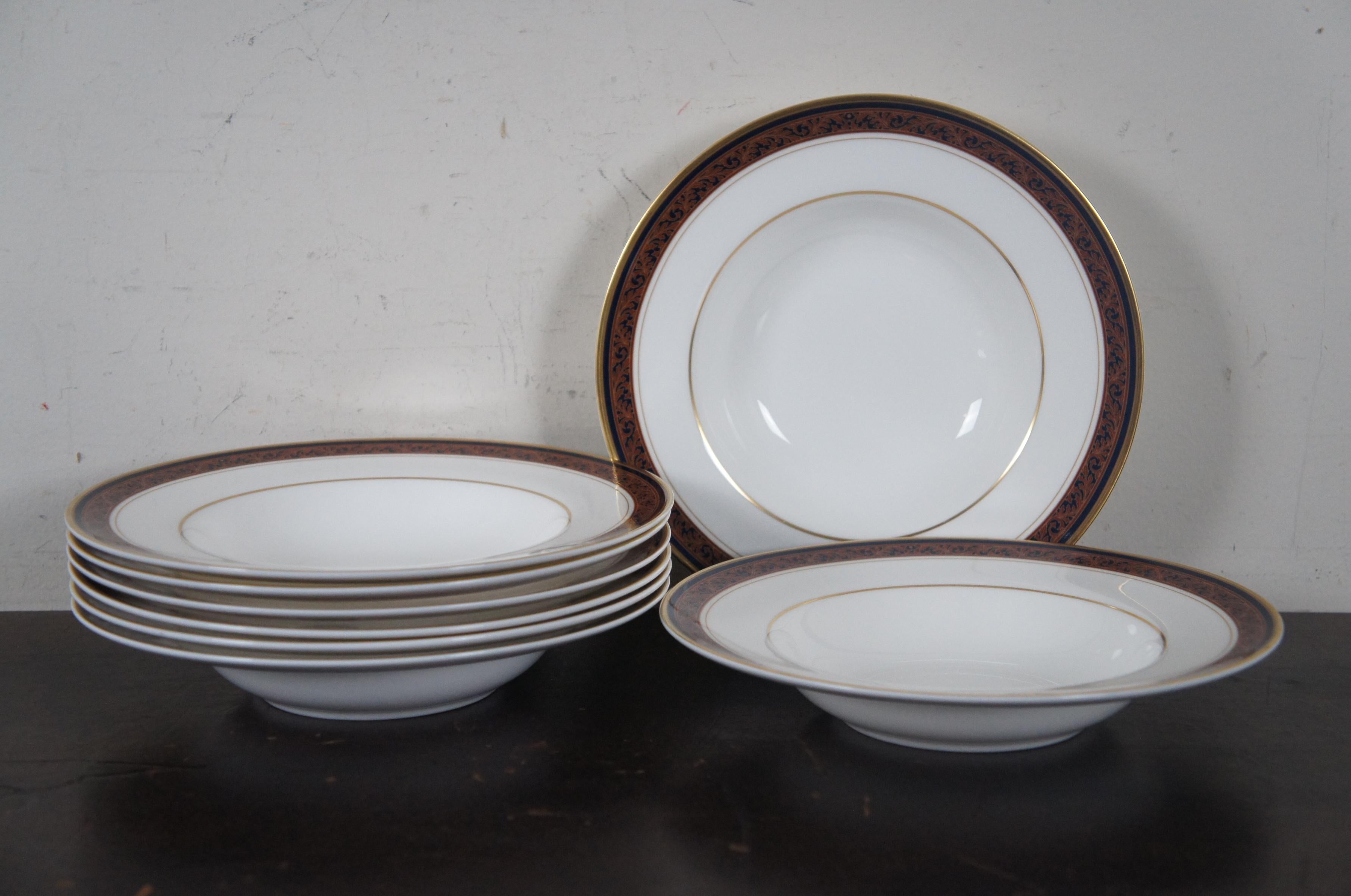 57 Pc Royal Doulton Regal Crest H5221 English Bone China Dinnerware Set, 1993 In Good Condition For Sale In Dayton, OH