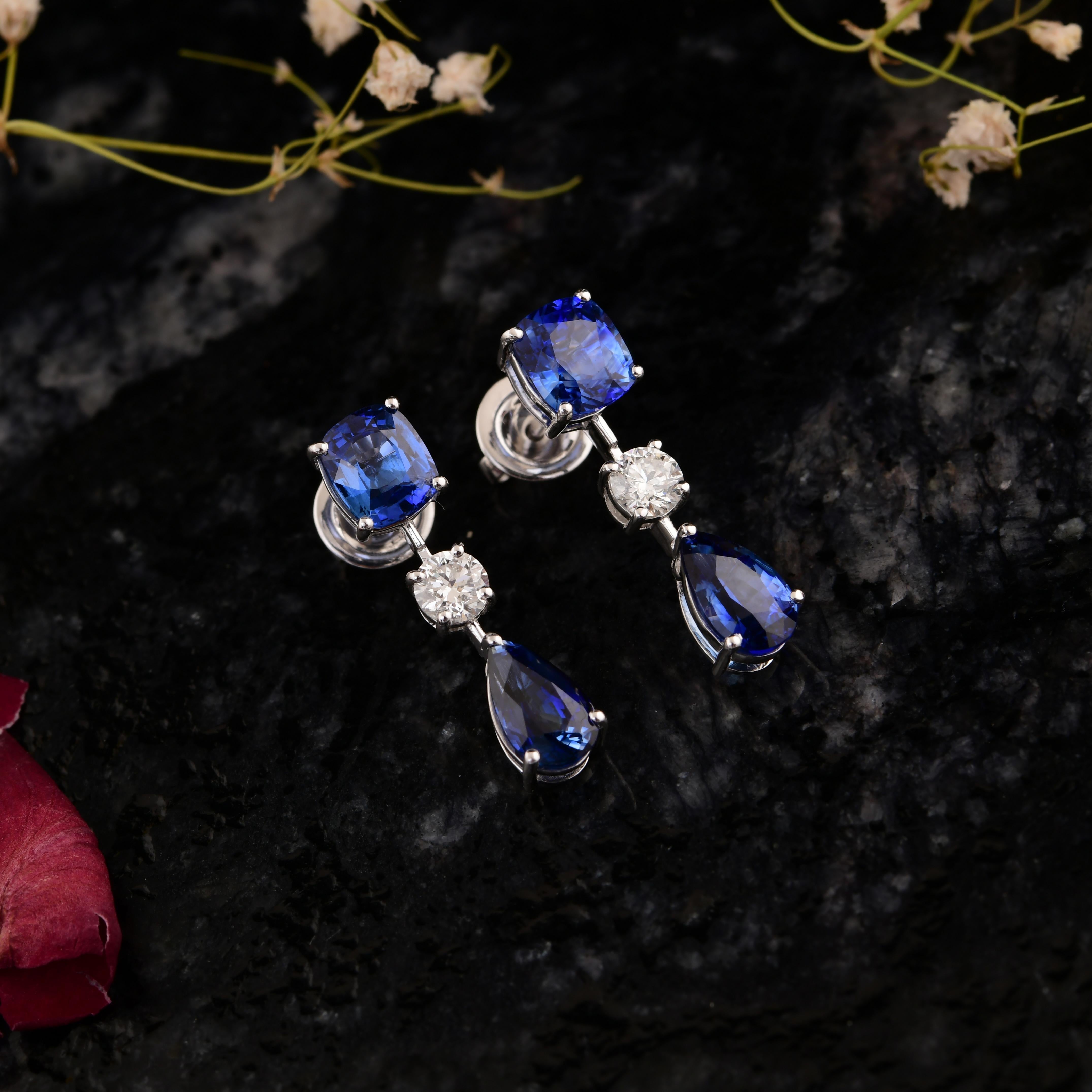 Taille poire Pendants d'oreilles en or blanc 14 carats avec saphir bleu de 5,70 carats et diamants de 0,62 carat SI/H en vente