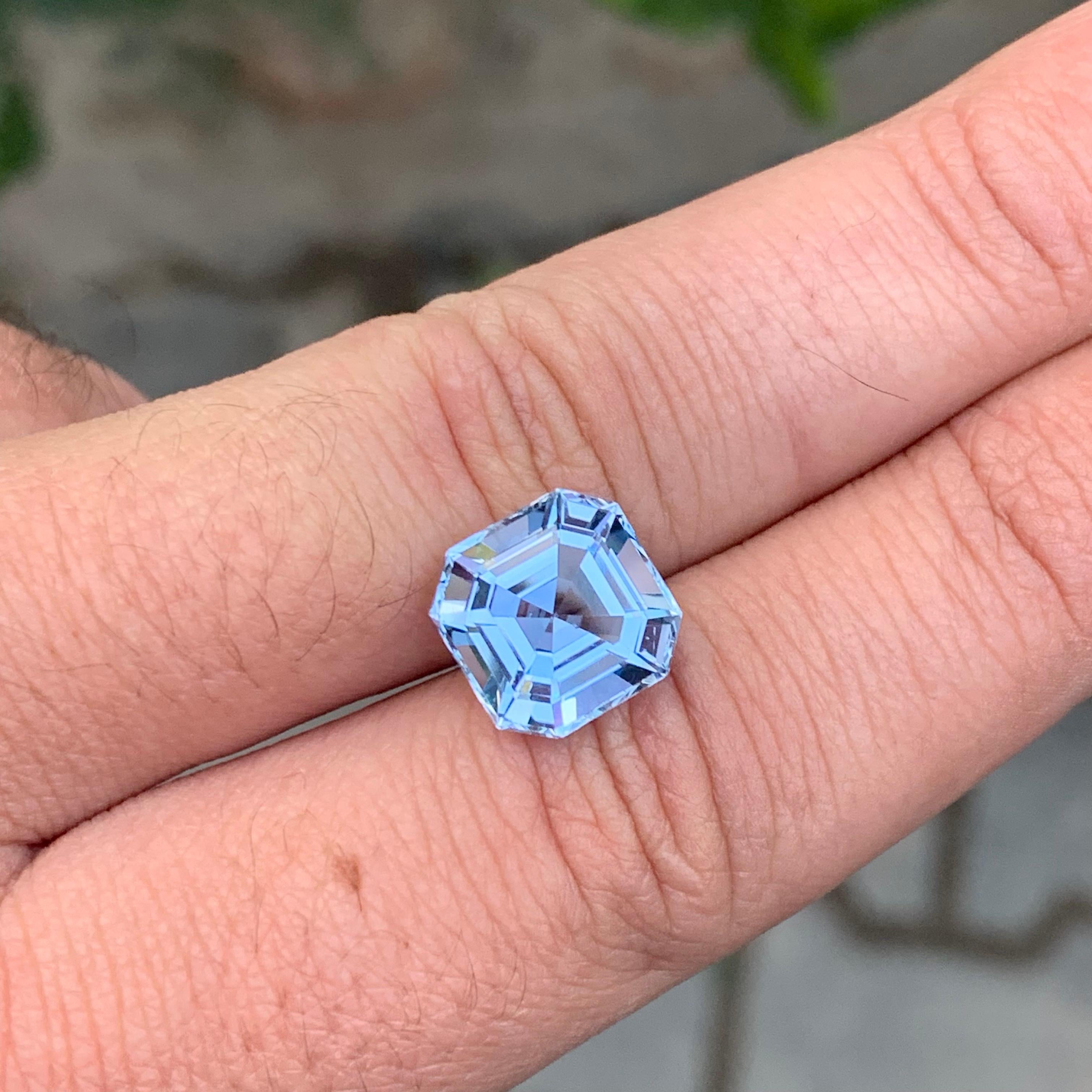 5.70 Carat Lovely Loose Aquamarine Goshenite Square Shape Gem In New Condition For Sale In Peshawar, PK