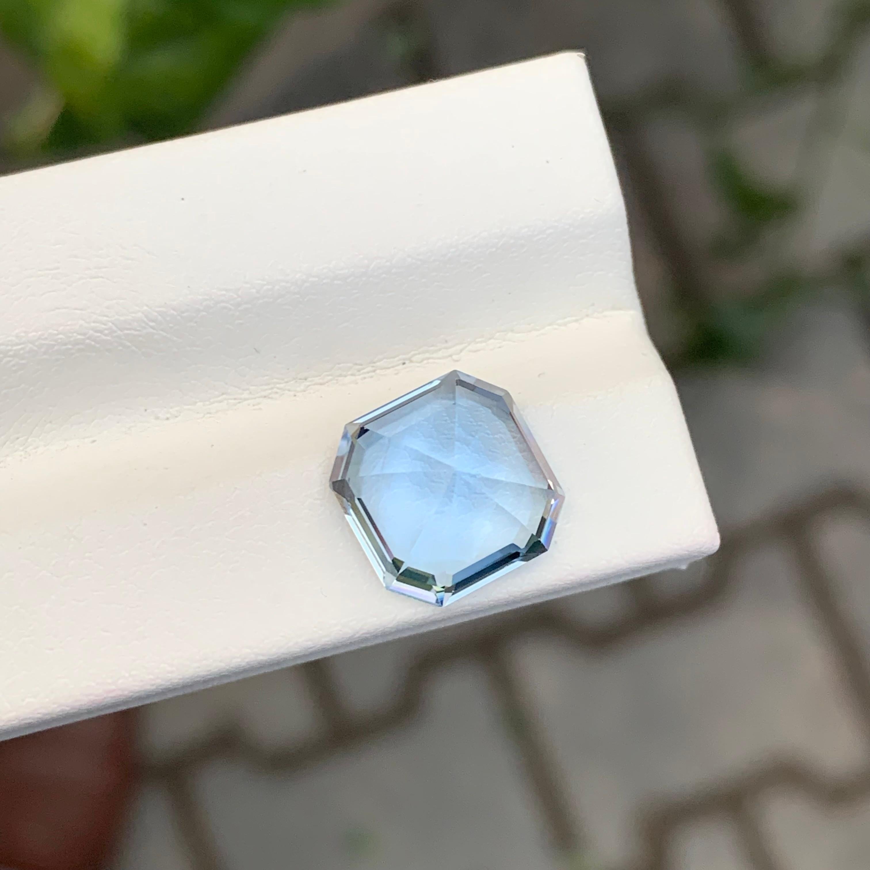 5.70 Carat Lovely Loose Aquamarine Goshenite Square Shape Gem For Sale 1