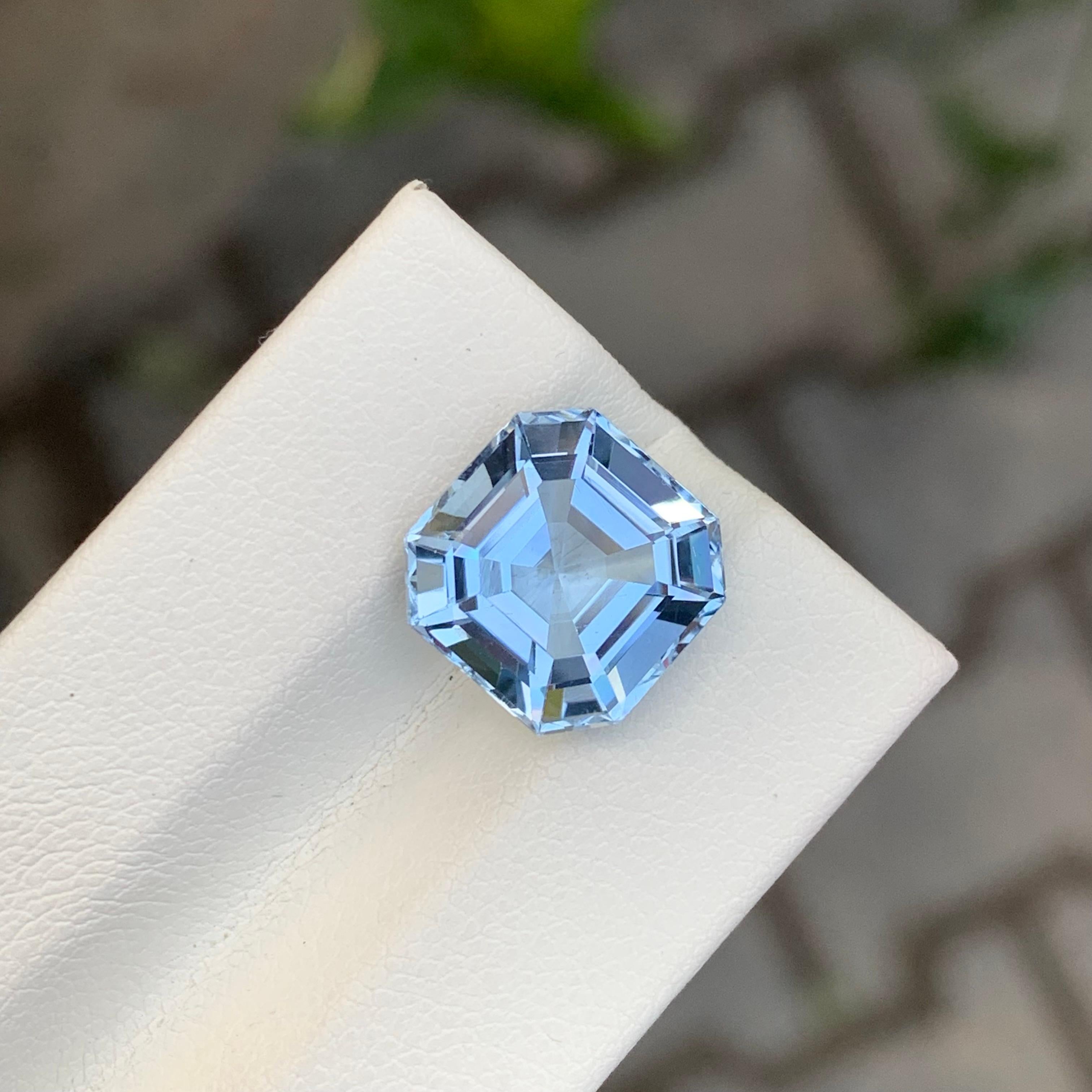 5.70 Carat Lovely Loose Aquamarine Goshenite Square Shape Gem For Sale 3