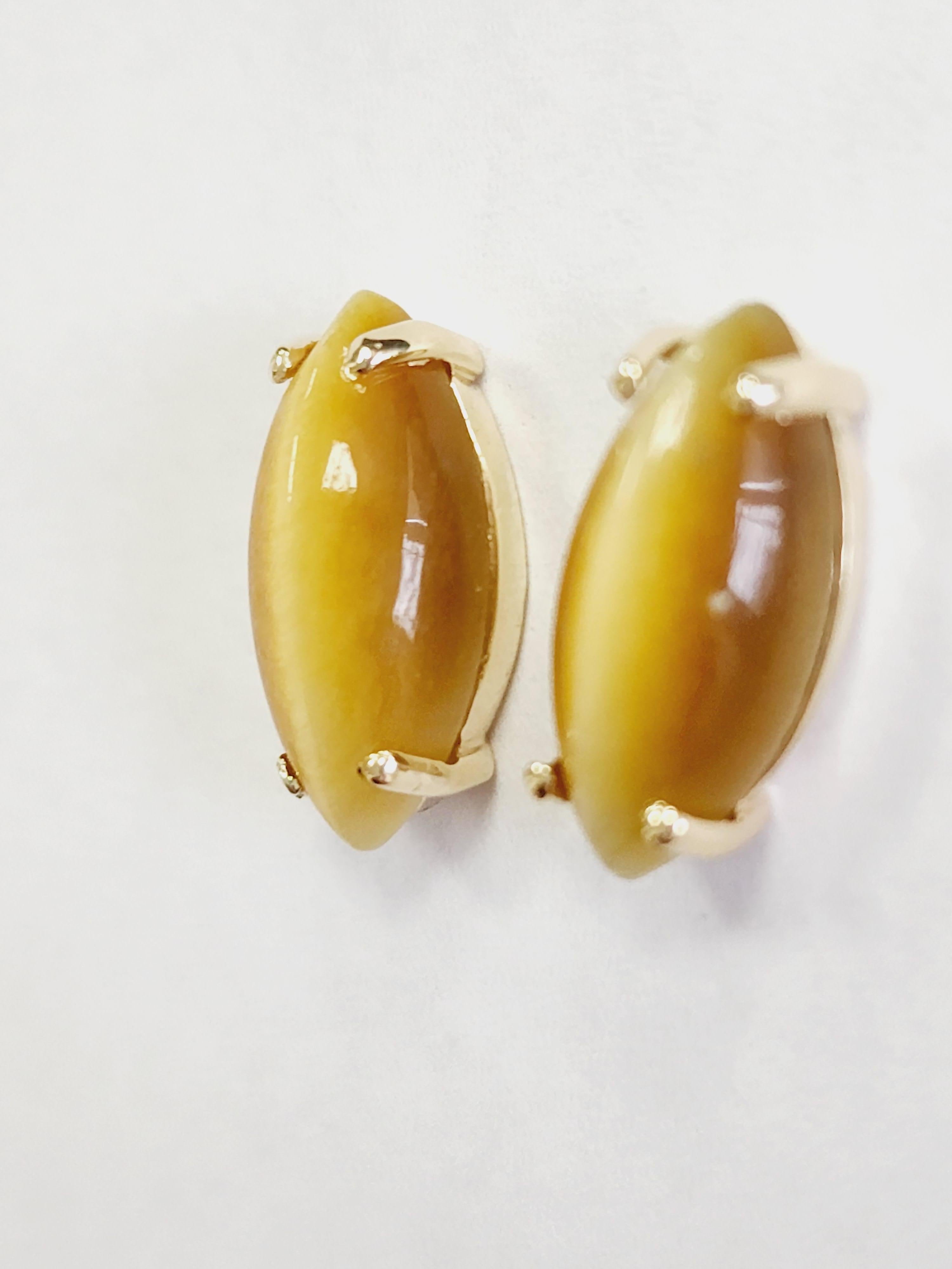 5.70 Carat Marquise Shape Cat's eye 14 Karat Yellow Gold Studs Earrings In Excellent Condition For Sale In Great Neck, NY