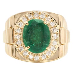 Used 5.70 Carat Natural Emerald and Diamond 18 Karat Solid Yellow Gold Men
s Ring