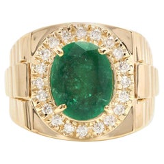 Used 5.70 Carat Natural Emerald and Diamond 18 Karat Solid Yellow Gold Men
s Ring