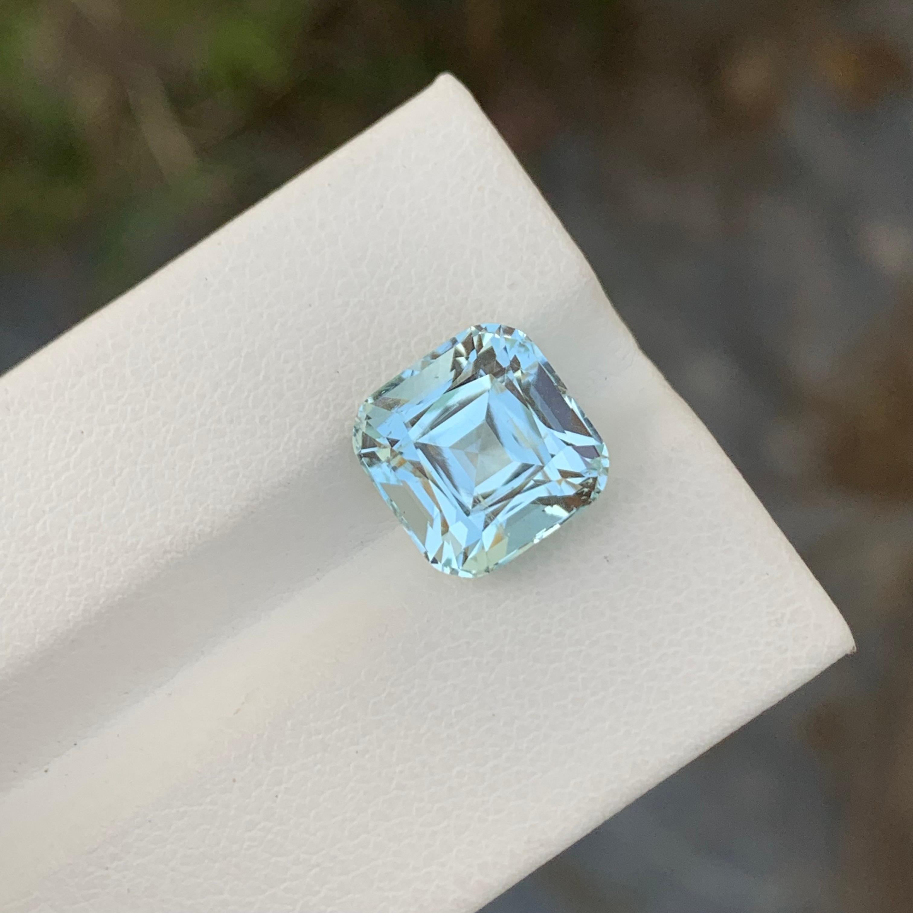 Arts and Crafts 5.70 Carat Natural Loose Aquamarine Square Shape Gem For Ring Jewellery  For Sale