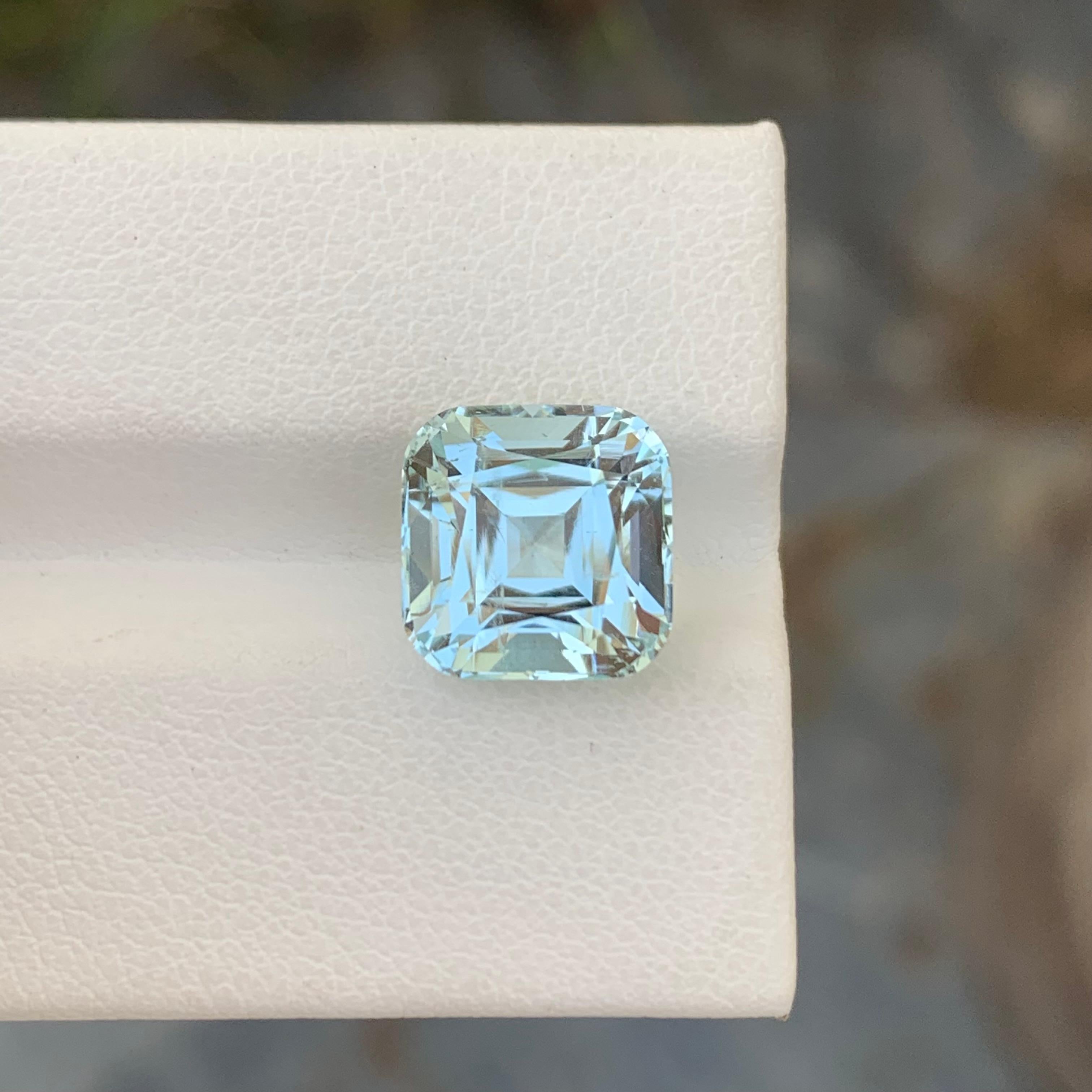 Aigue-marine naturelle non sertie de 5,70 carats de forme carrée pour bijoux de bague  Unisexe en vente