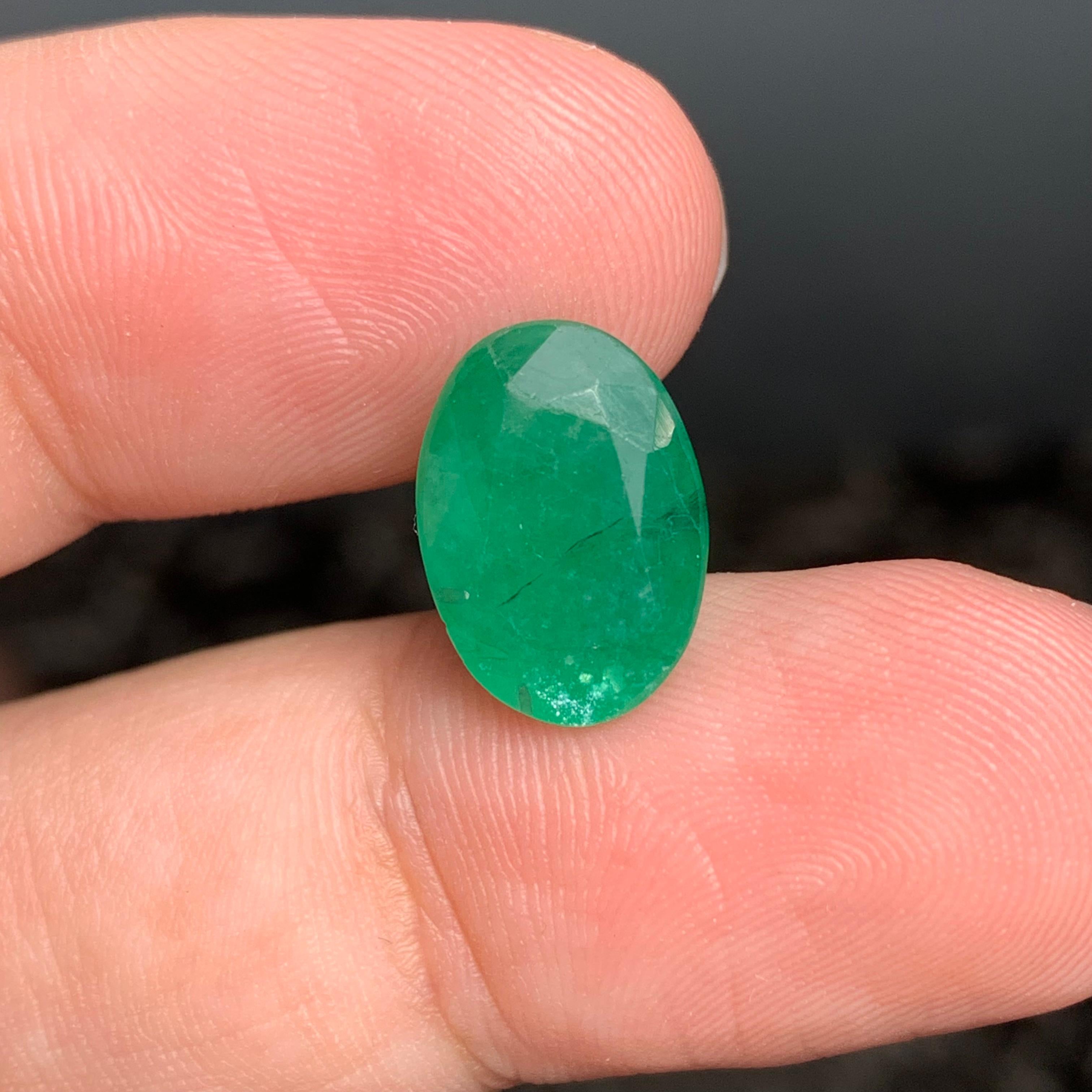 5.70 Carat Natural Loose Emerald Oval Shape Gem For Jewellery Making  For Sale 5