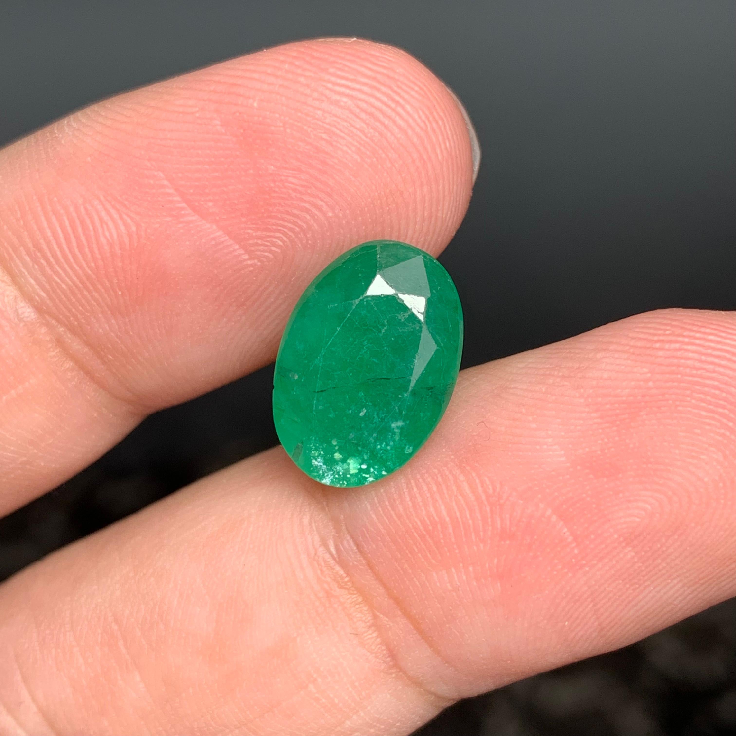 Oval Cut 5.70 Carat Natural Loose Emerald Oval Shape Gem For Jewellery Making  For Sale