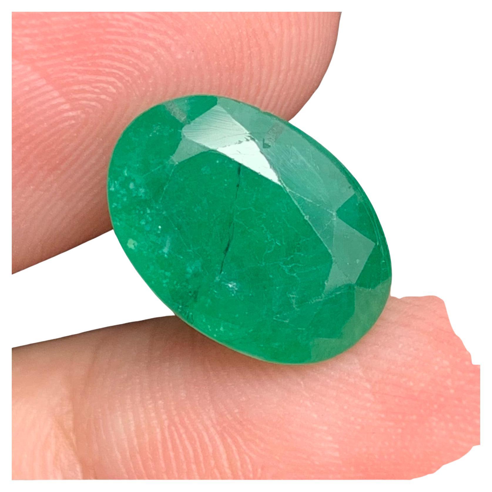 Émeraude naturelle non sertie de 5.70 carat de forme ovale pour la fabrication de bijoux 