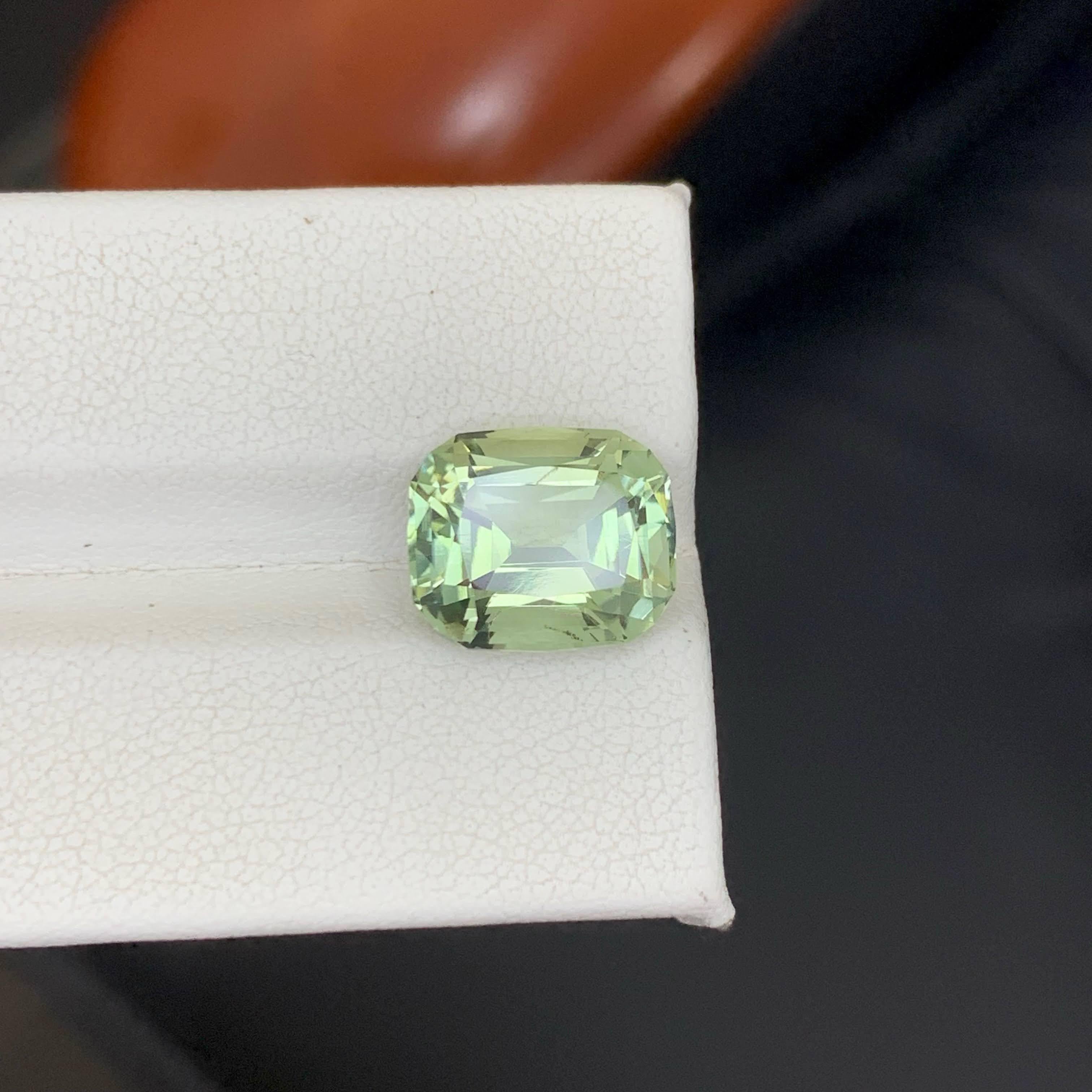 Gewicht 5,70 Karat 
Abmessungen 12,0x10,2x7,5mm
Behandlung Keine 
Herkunft Afrika 
Klarheit Loup Clean 
Form Schnitt Kissen 




Dieser wunderschöne 5,70 Karat schwere natürliche grünliche Amethyst ist ein eleganter Edelstein, der aus Afrika stammt