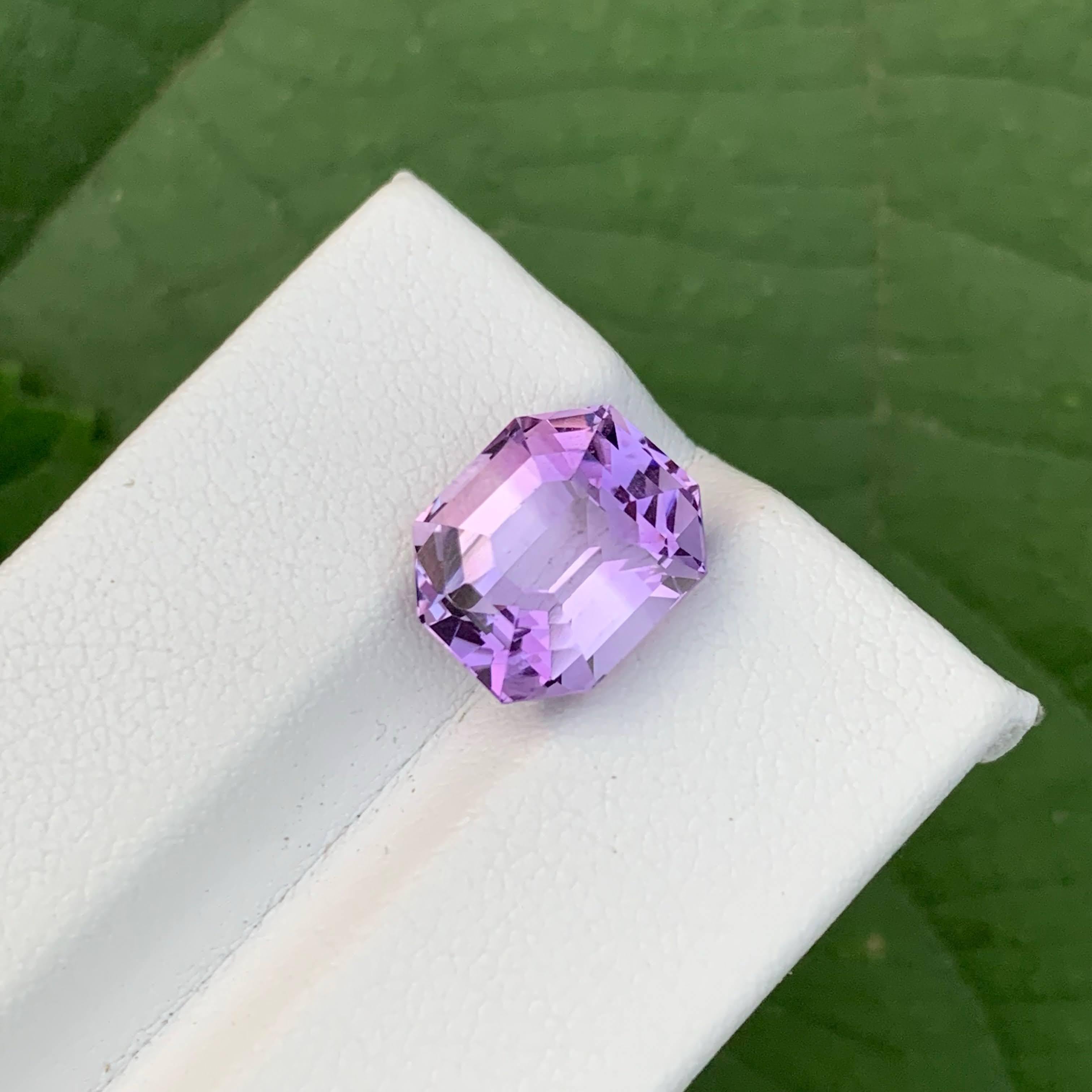 5,70 Karat Natürlicher Loser Hellvioletter Amethyst Smaragdschliff Brasilianischer Edelstein im Zustand „Neu“ im Angebot in Bangkok, TH