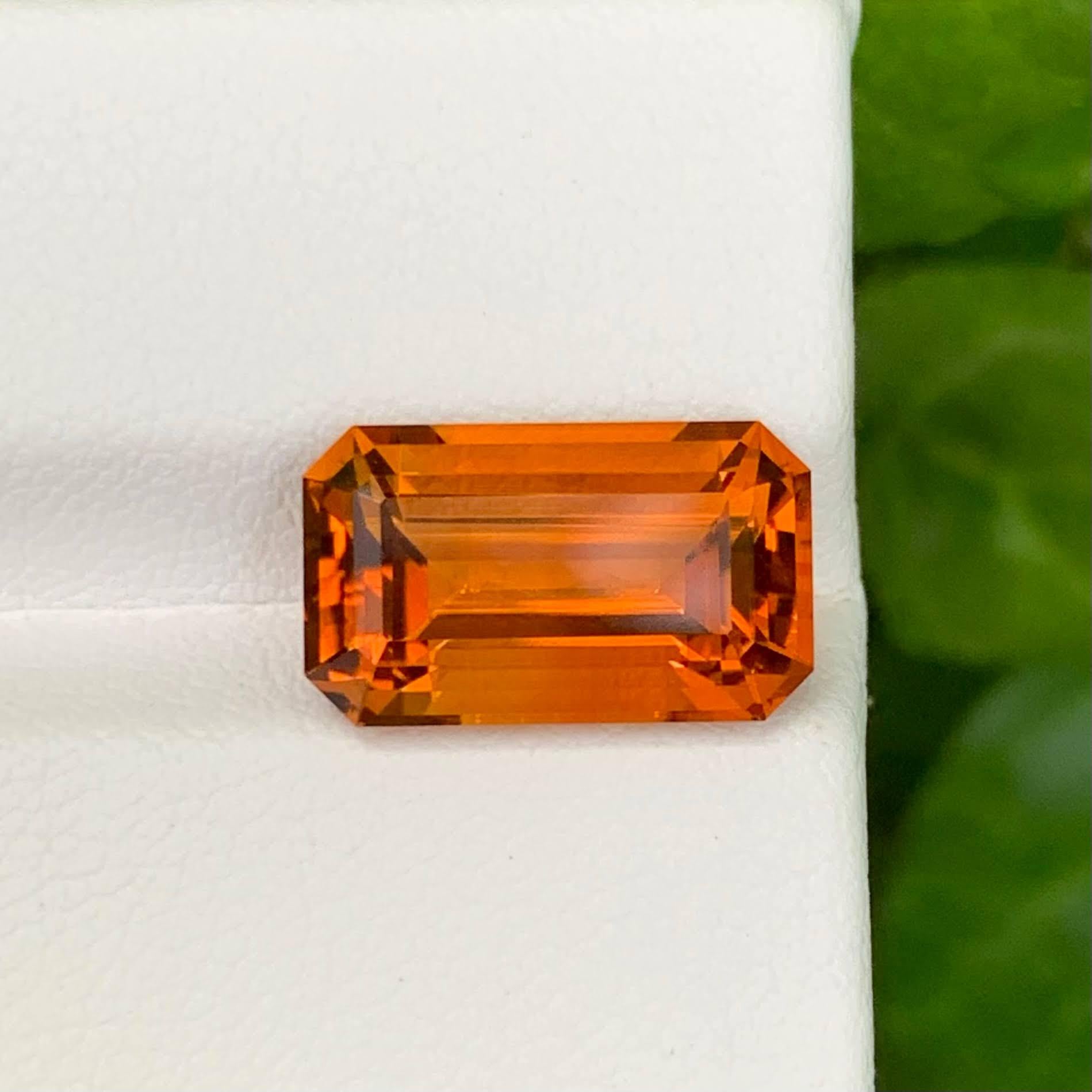 Peso 5,70 carati 
Dimensioni 13,9x8,3x7,0 mm
Trattamento Nessuno 
Origine Brasile 
Clarity Loup Clean 
Forma Taglio Smeraldo 





Questo Citrino arancione di fuoco naturale sfuso da 5,70 carati emana calore e brillantezza ed è sapientemente