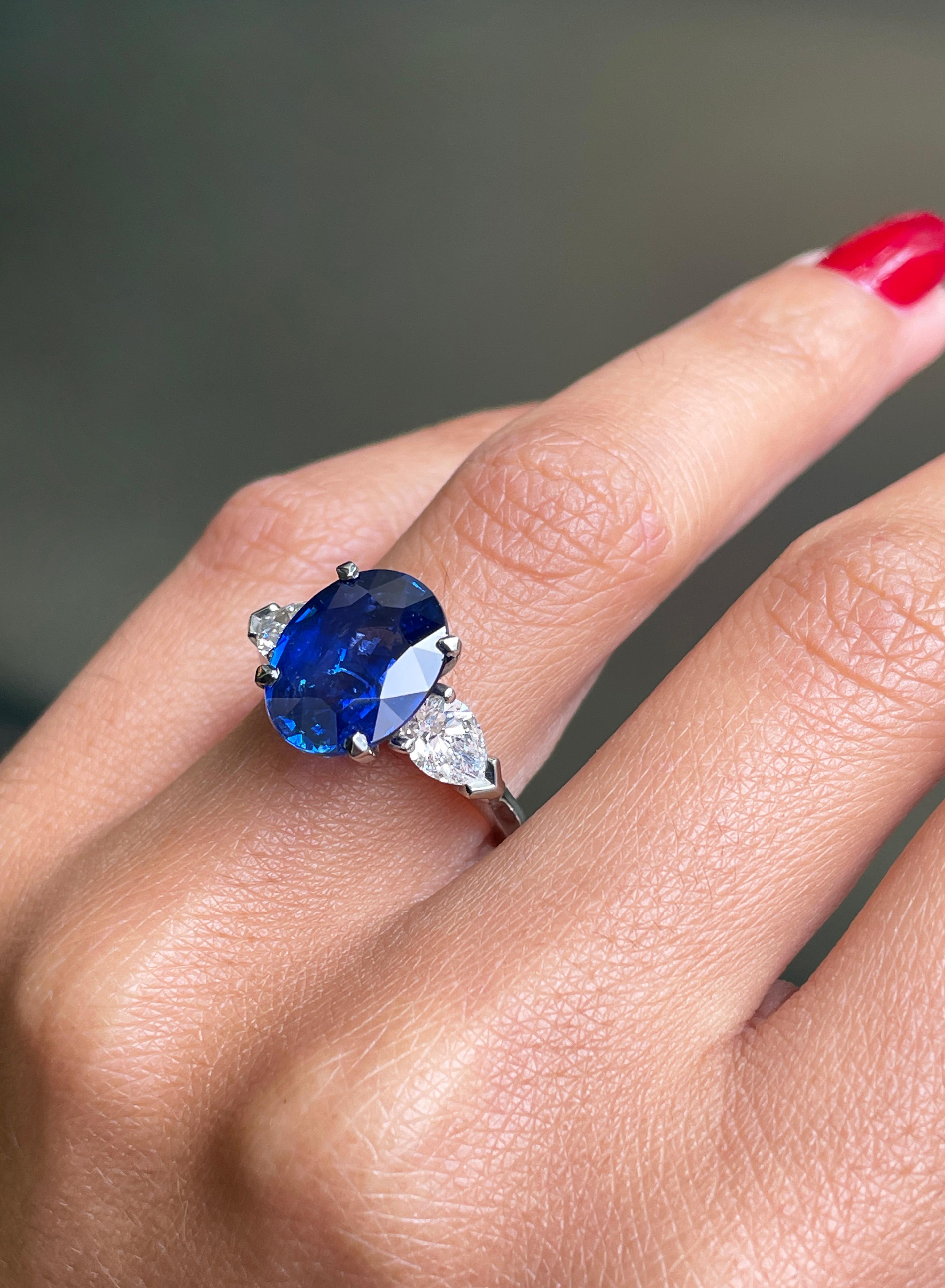 5.70 Carat Oval Blue Sapphire and Diamond Platinum Engagement Ring In New Condition For Sale In London, GB