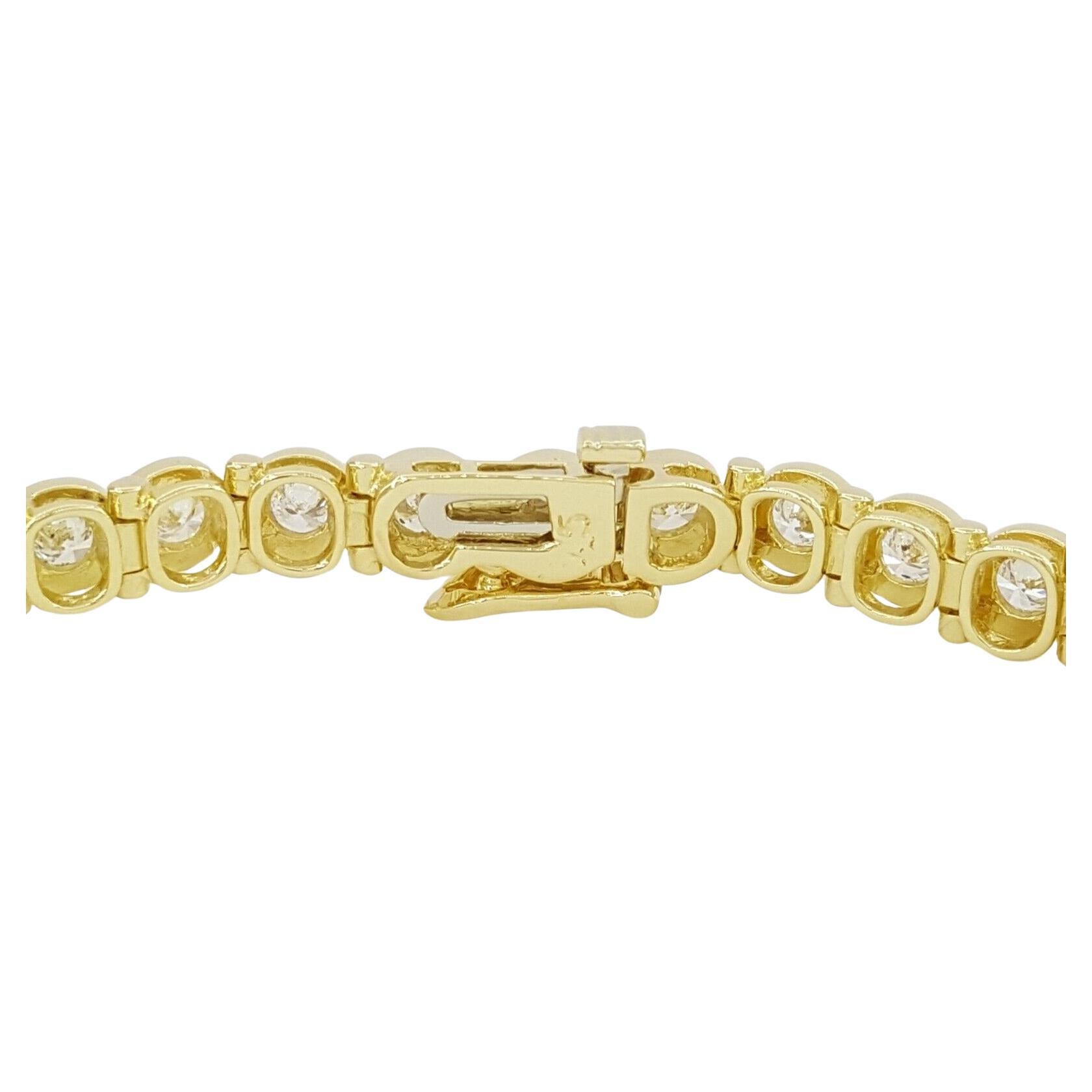 Modern 5.70 Carat Round Brilliant Cut Diamonds 18 Carat Yellow Gold Tennis Bracelet For Sale