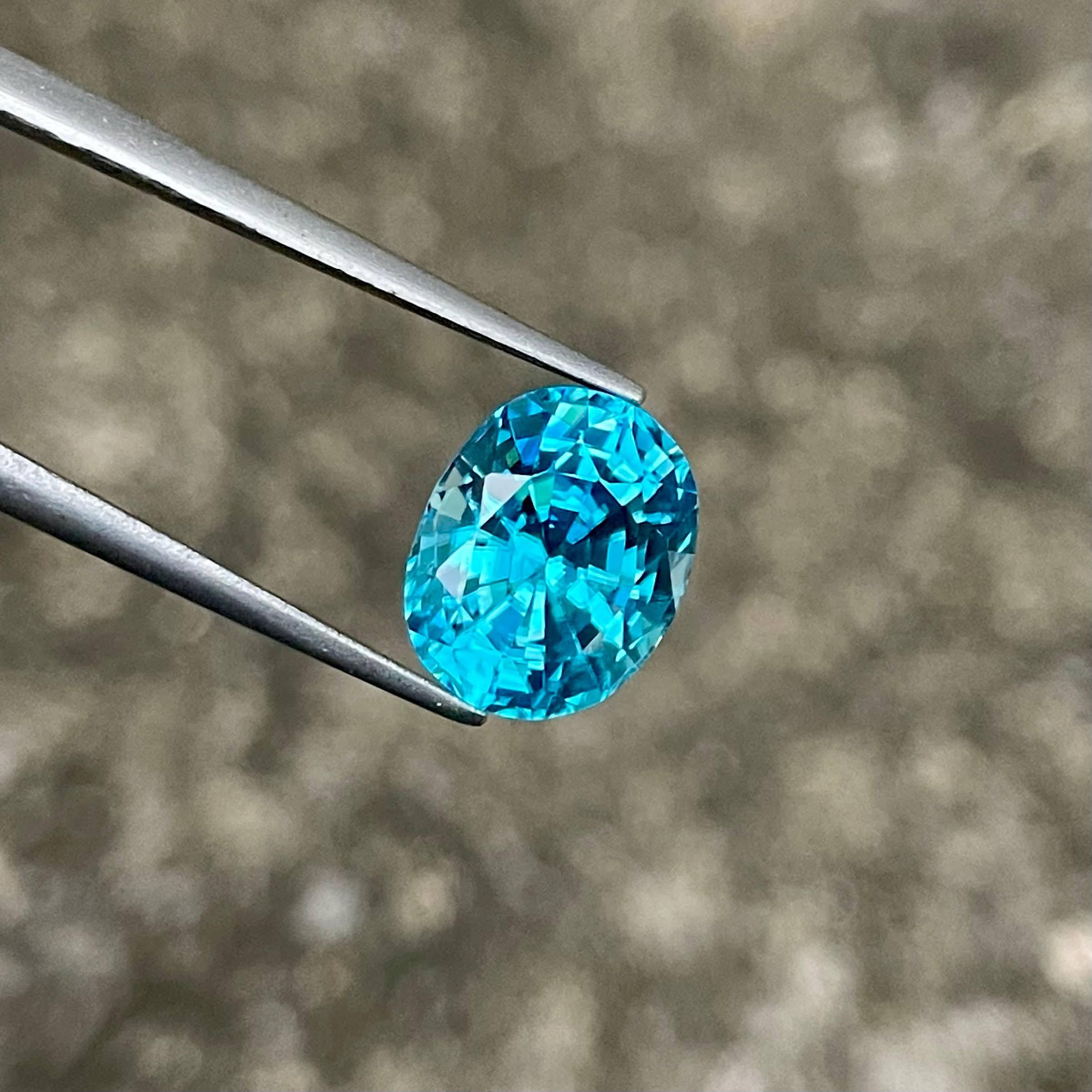 5.70 carats Electric Blue Zircon Stone Oval Cut Cambodian Gemstone In New Condition For Sale In Bangkok, TH