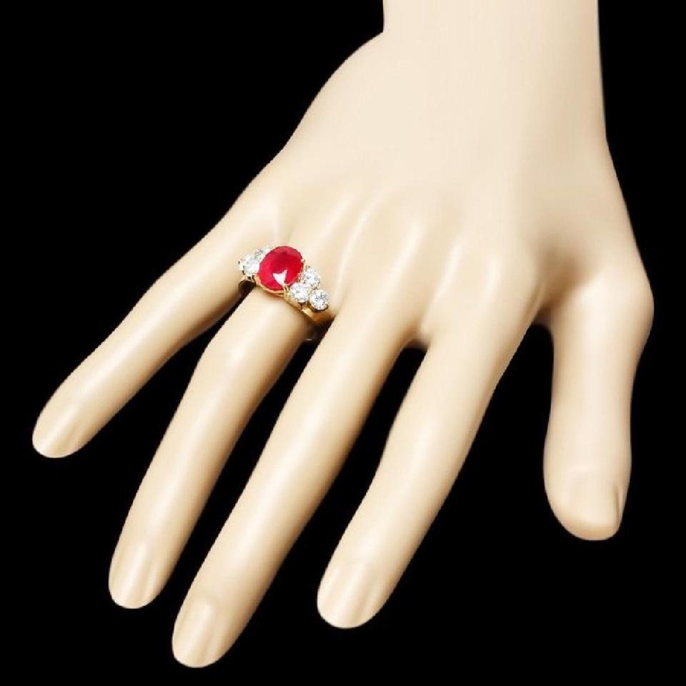 Mixed Cut 5.70 Carat Impressive Red Ruby and Natural Diamond 14 Karat Yellow Gold Ring For Sale