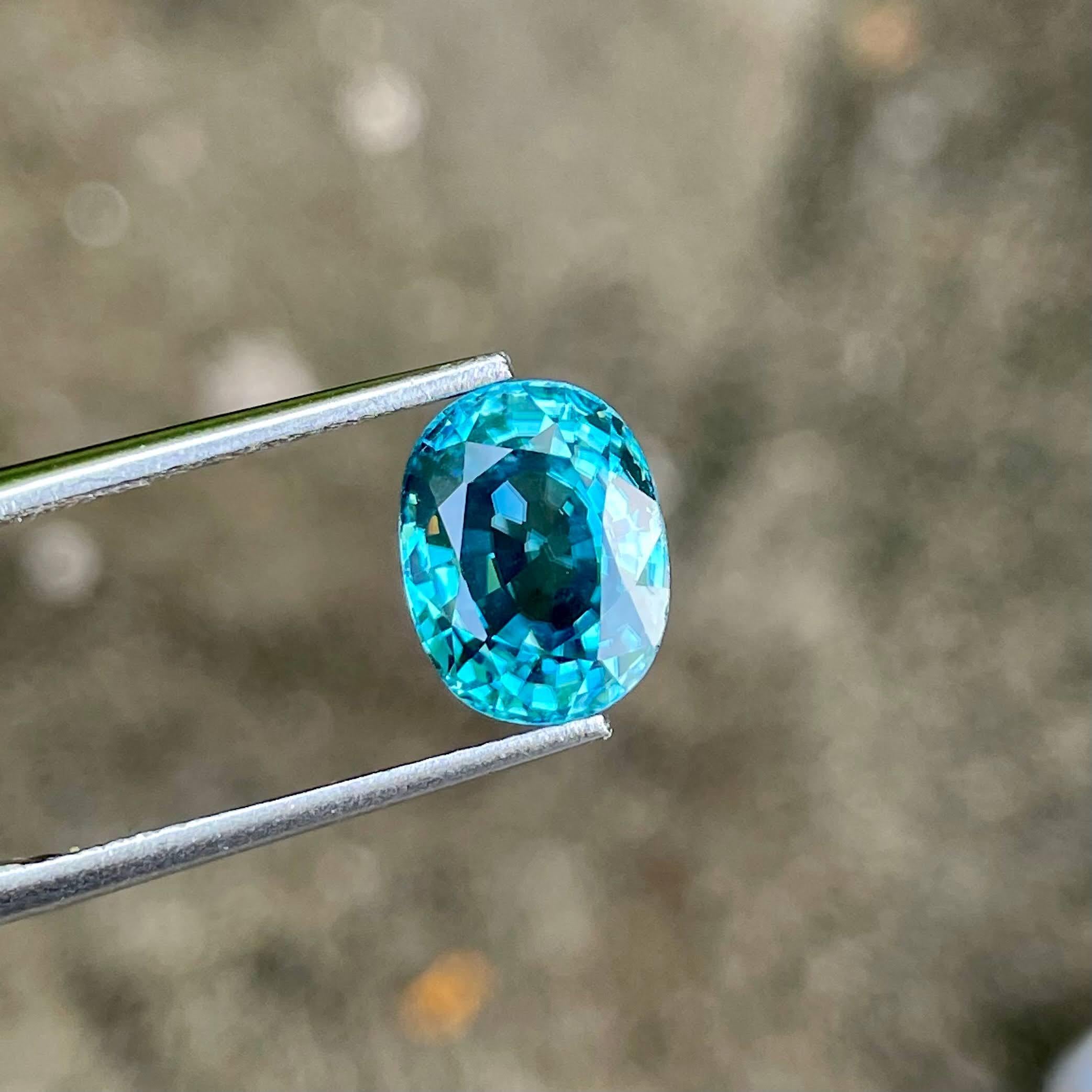 5.70 carats Loose Blue Zircon Stone Oval Cut Natural Cambodian Gemstone In New Condition For Sale In Bangkok, TH