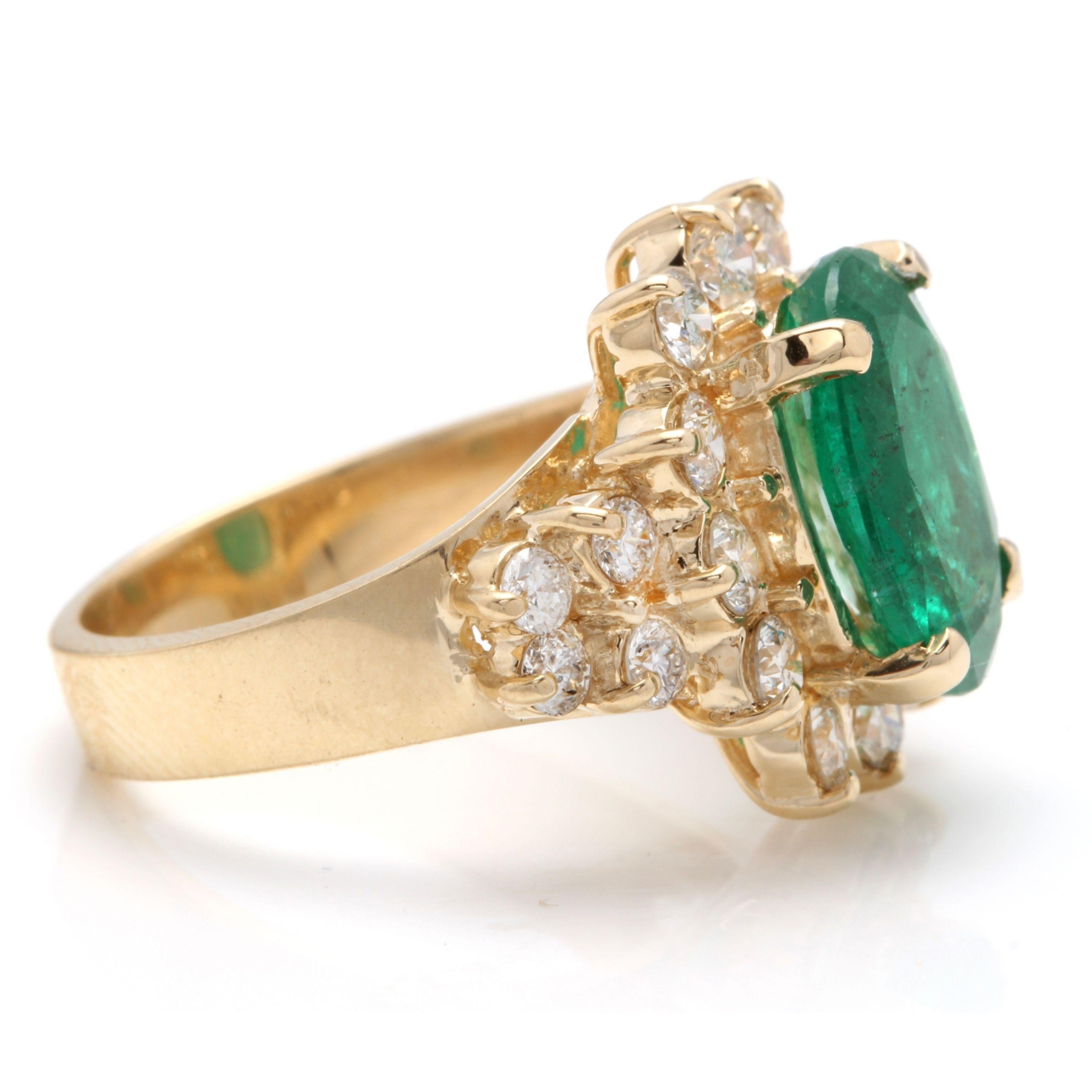 Emerald Cut 5.70 Carat Natural Emerald and Diamond 14 Karat Solid Yellow Gold Ring For Sale