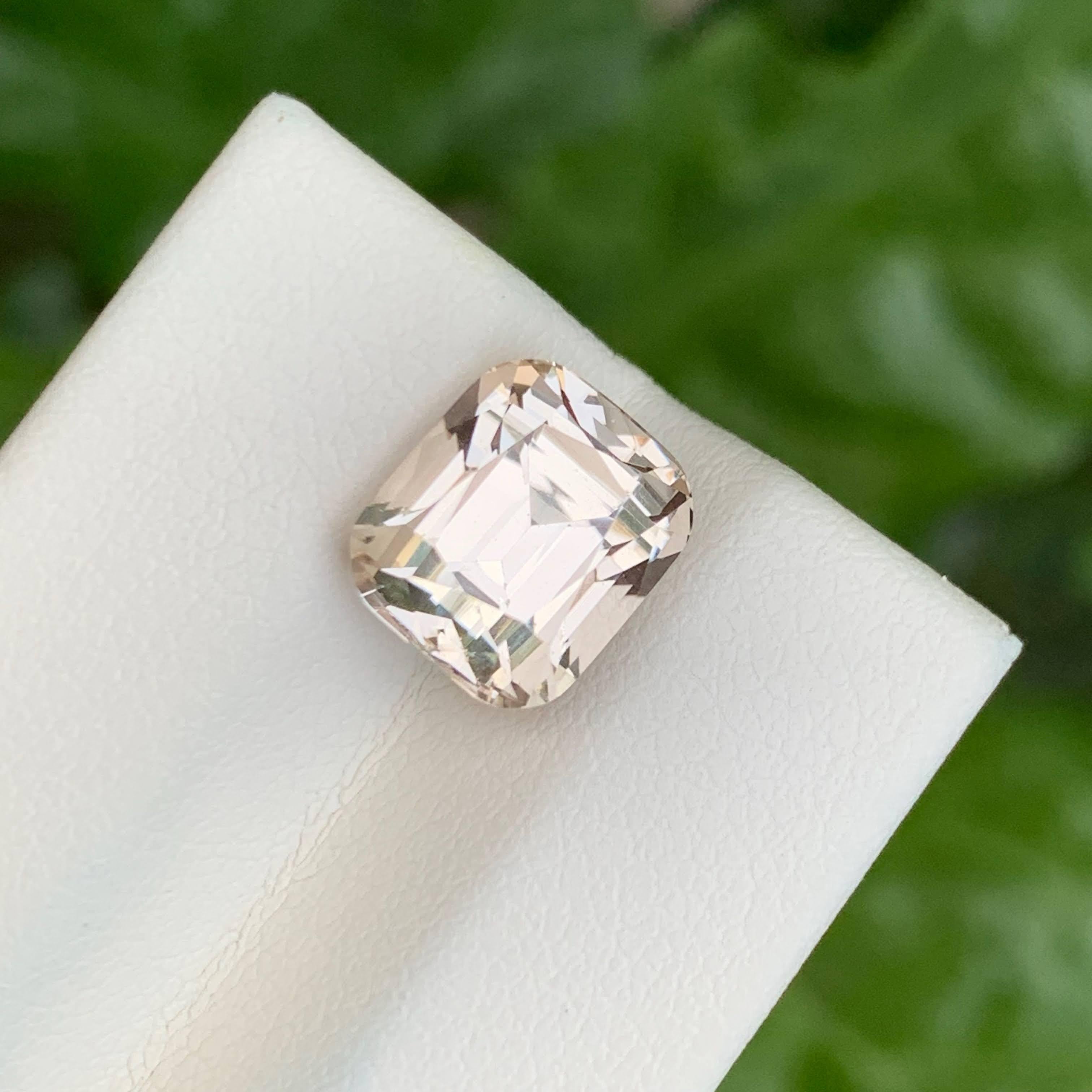 Pierre topaze pakistanaise naturelle taille coussin de 5.70 carats Neuf - En vente à Bangkok, TH