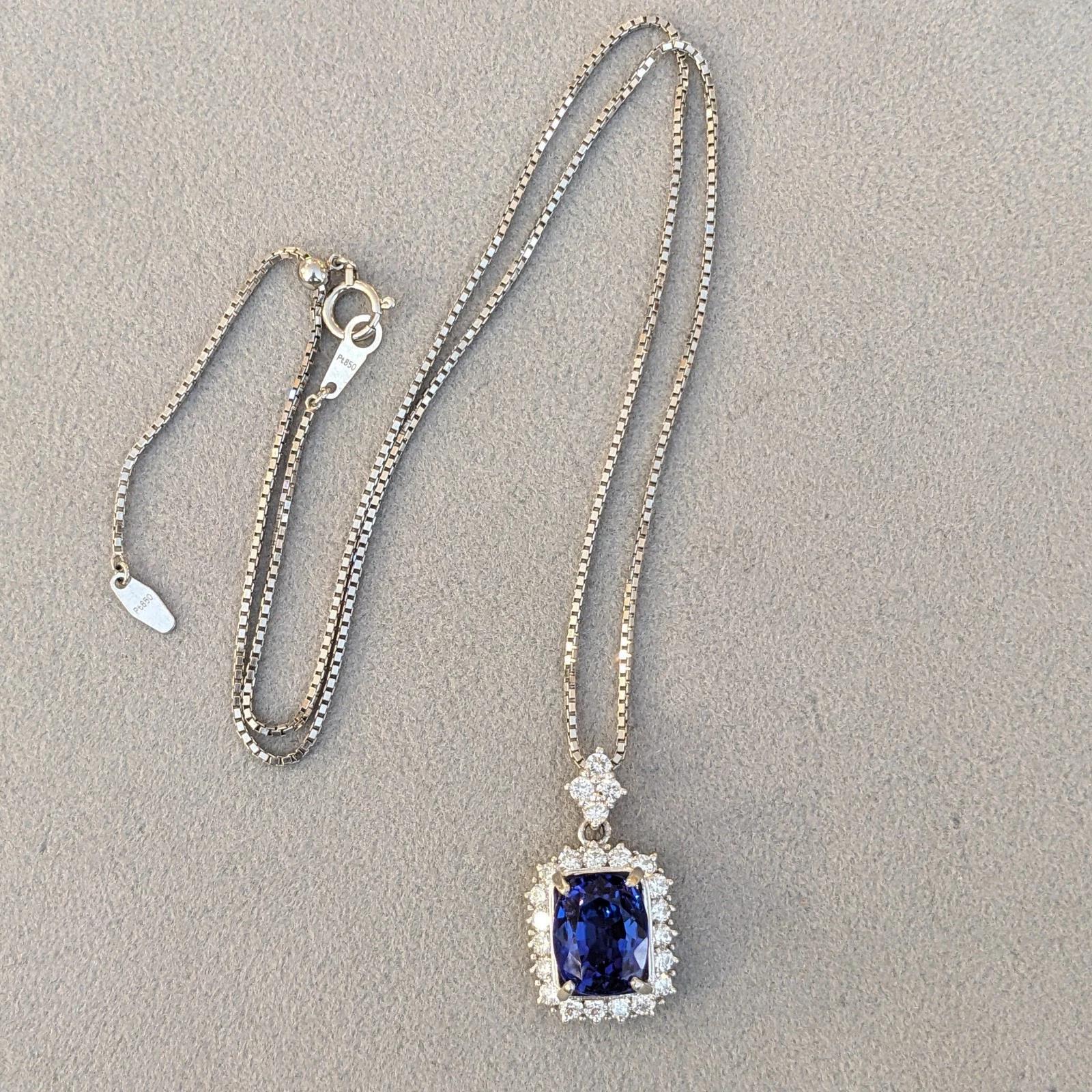 Taille coussin Collier pendentif en platine 5,70 ct Tanzanite coussin et diamant en vente