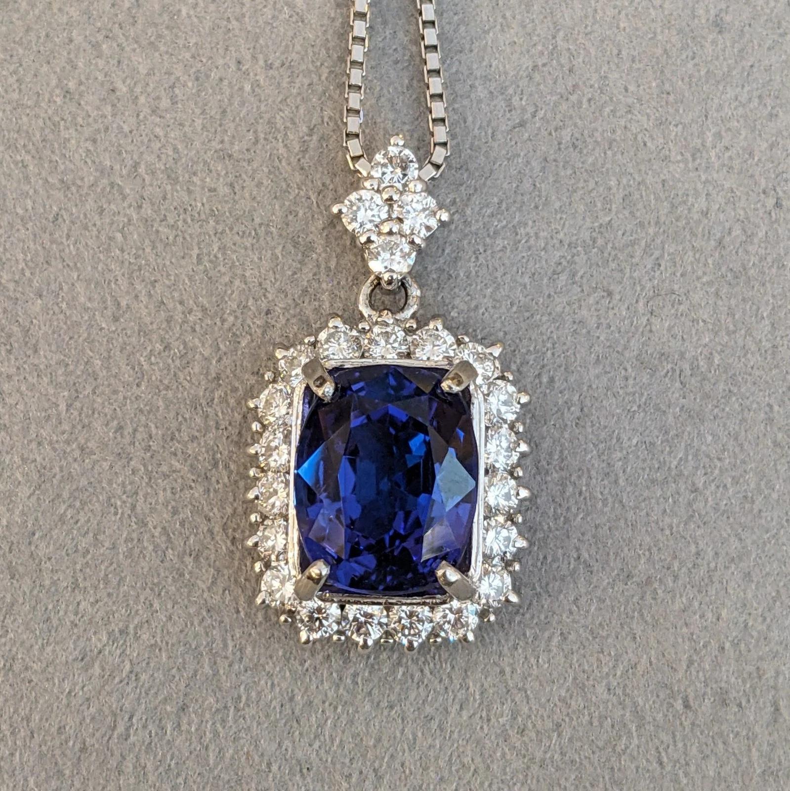 Collier pendentif en platine 5,70 ct Tanzanite coussin et diamant Excellent état - En vente à La Jolla, CA