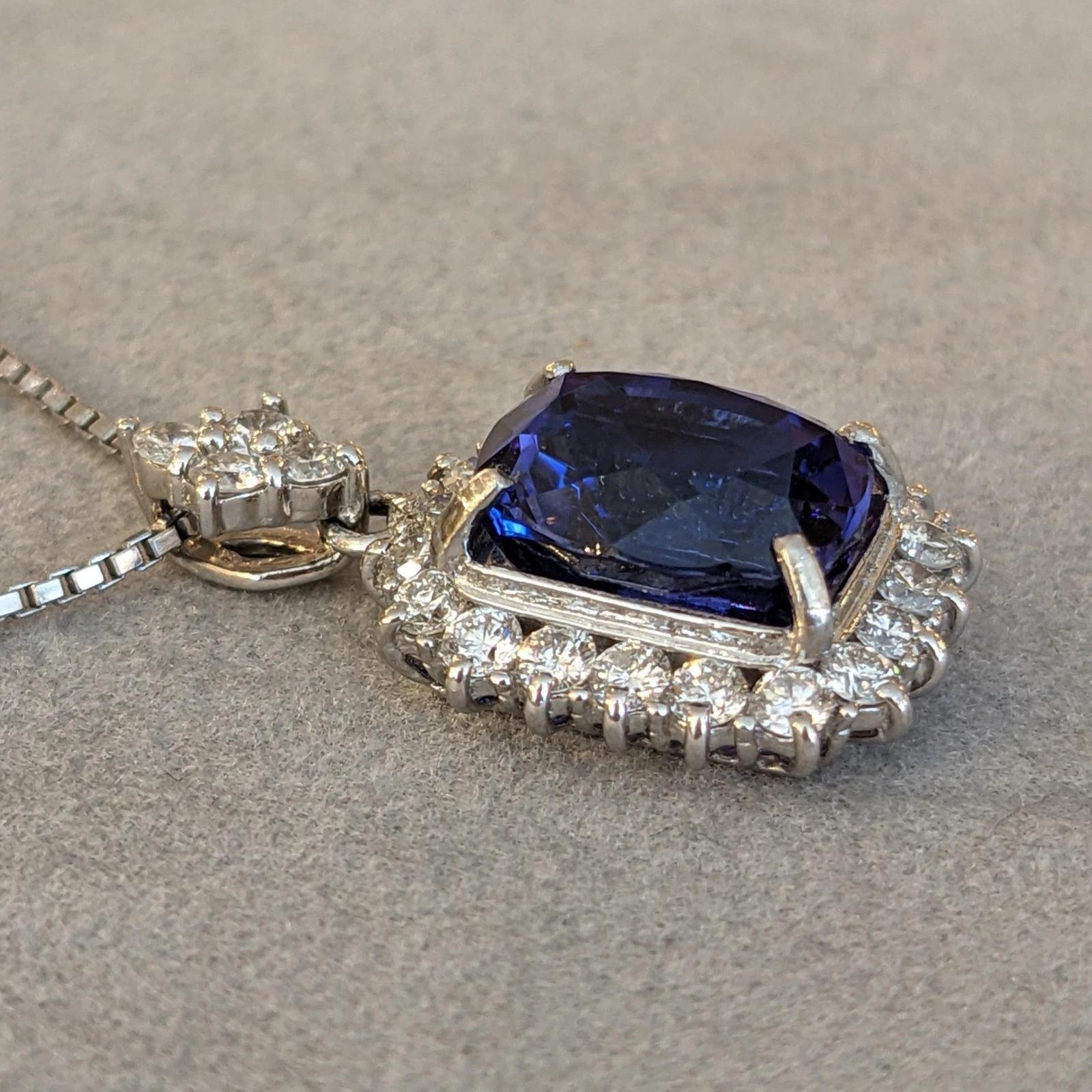 Collier pendentif en platine 5,70 ct Tanzanite coussin et diamant Pour femmes en vente