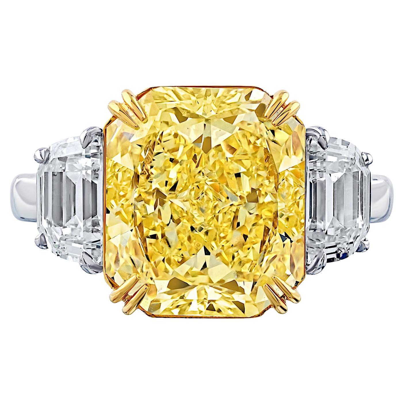 Bague de fiançailles 5,70 ct Fancy Yellow Intense en platine et or jaune 18K en vente