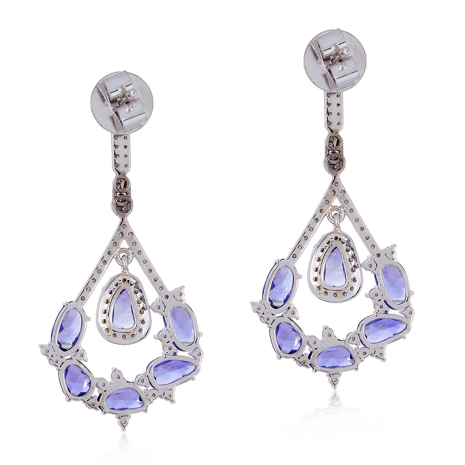 Contemporary 5.70 ct Oval Shaped Blue Sapphire Dangle Earrings With Diamonds In 18k Gold For Sale