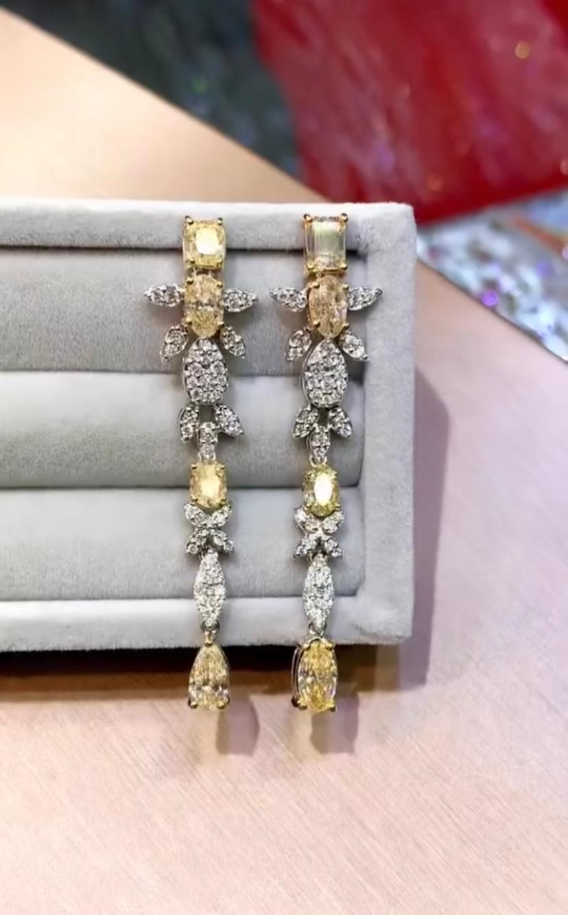 da uomo o donna 5.70 Cts Natural Fancy Yellow/White Diamonds 18k Gold Earrings in vendita