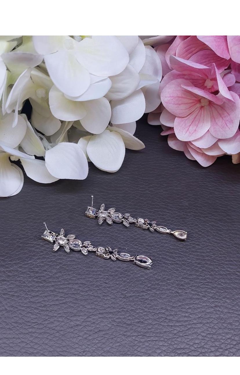 5.70 Cts Natural Fancy Yellow/White Diamonds 18k Gold Earrings in vendita 2