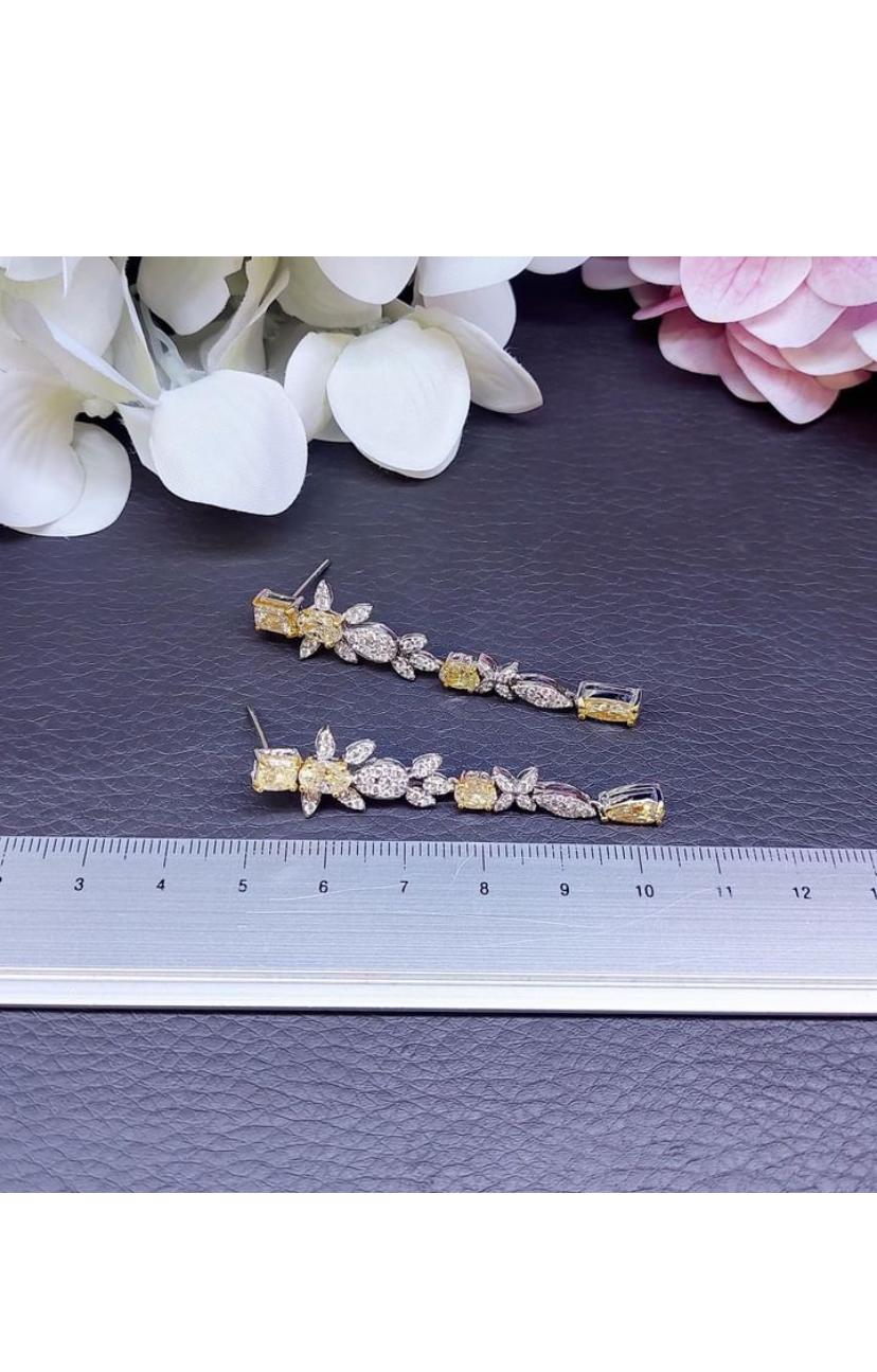 5.70 Cts Natural Fancy Yellow/White Diamonds 18k Gold Earrings in vendita 4