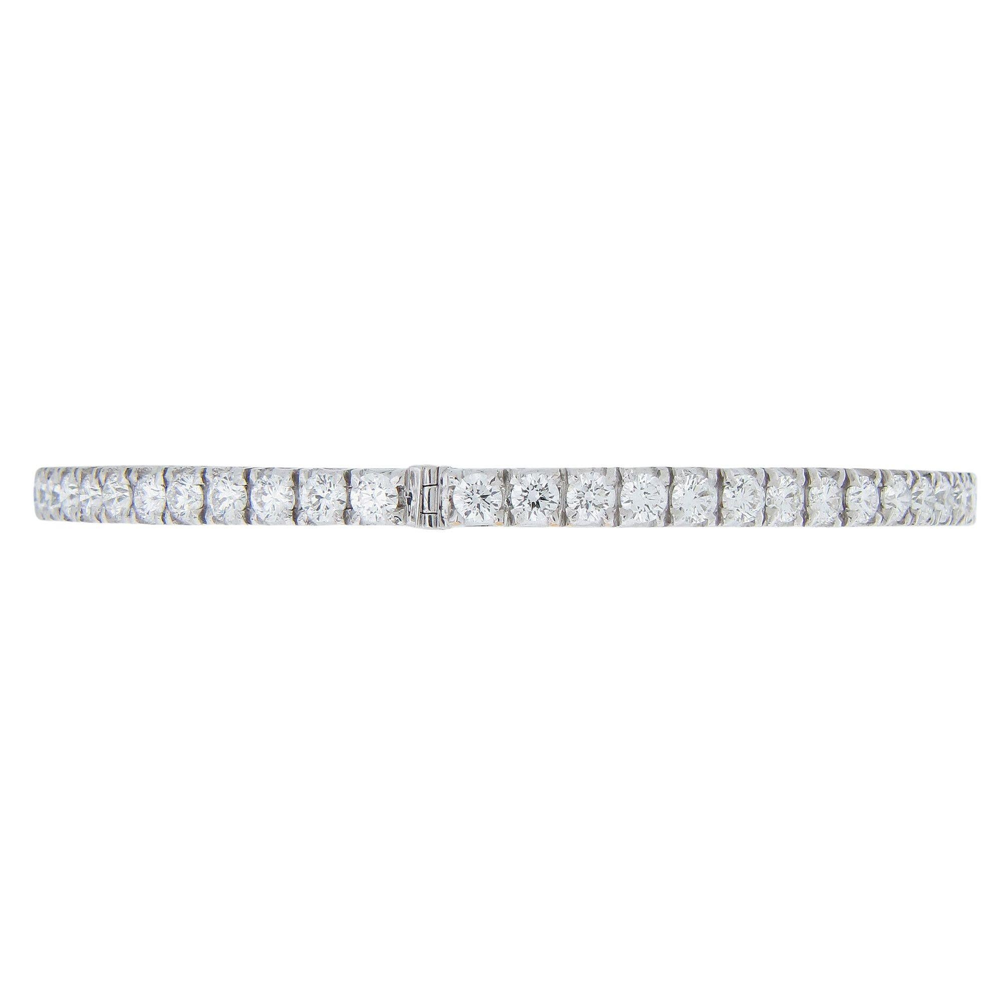 5.70 CTW Diamond Hinged Bangle Bracelet In Good Condition For Sale In Solvang, CA