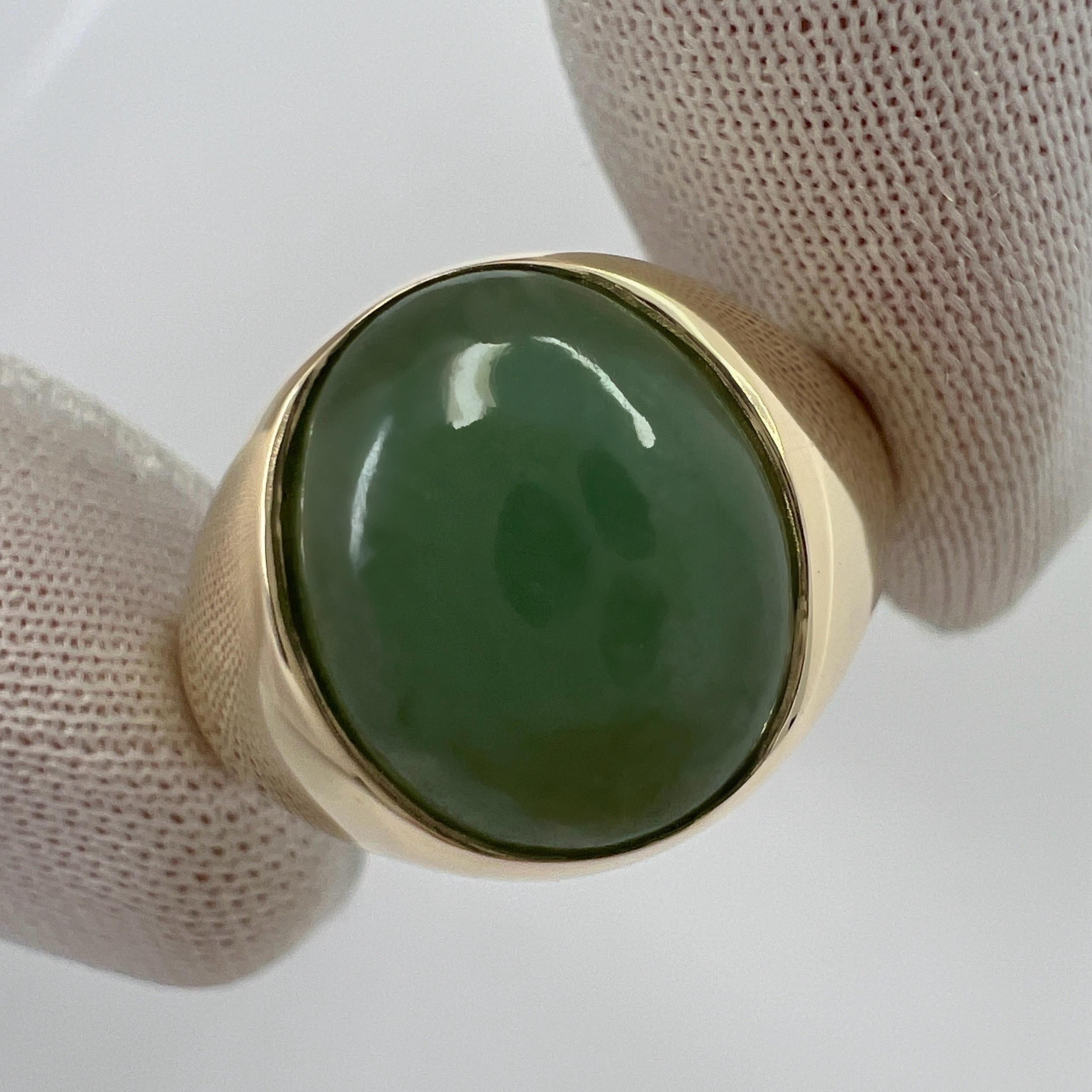 Anello con sigillo ovale in oro giallo non trattato con giada di grado A certificata GIA 5,70ct in vendita 1