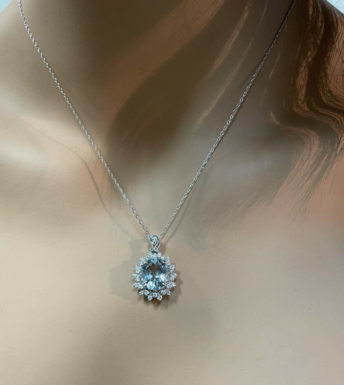5.70Ct Natural Aquamarine and Diamond 14K Solid White Gold Necklace In New Condition For Sale In Los Angeles, CA