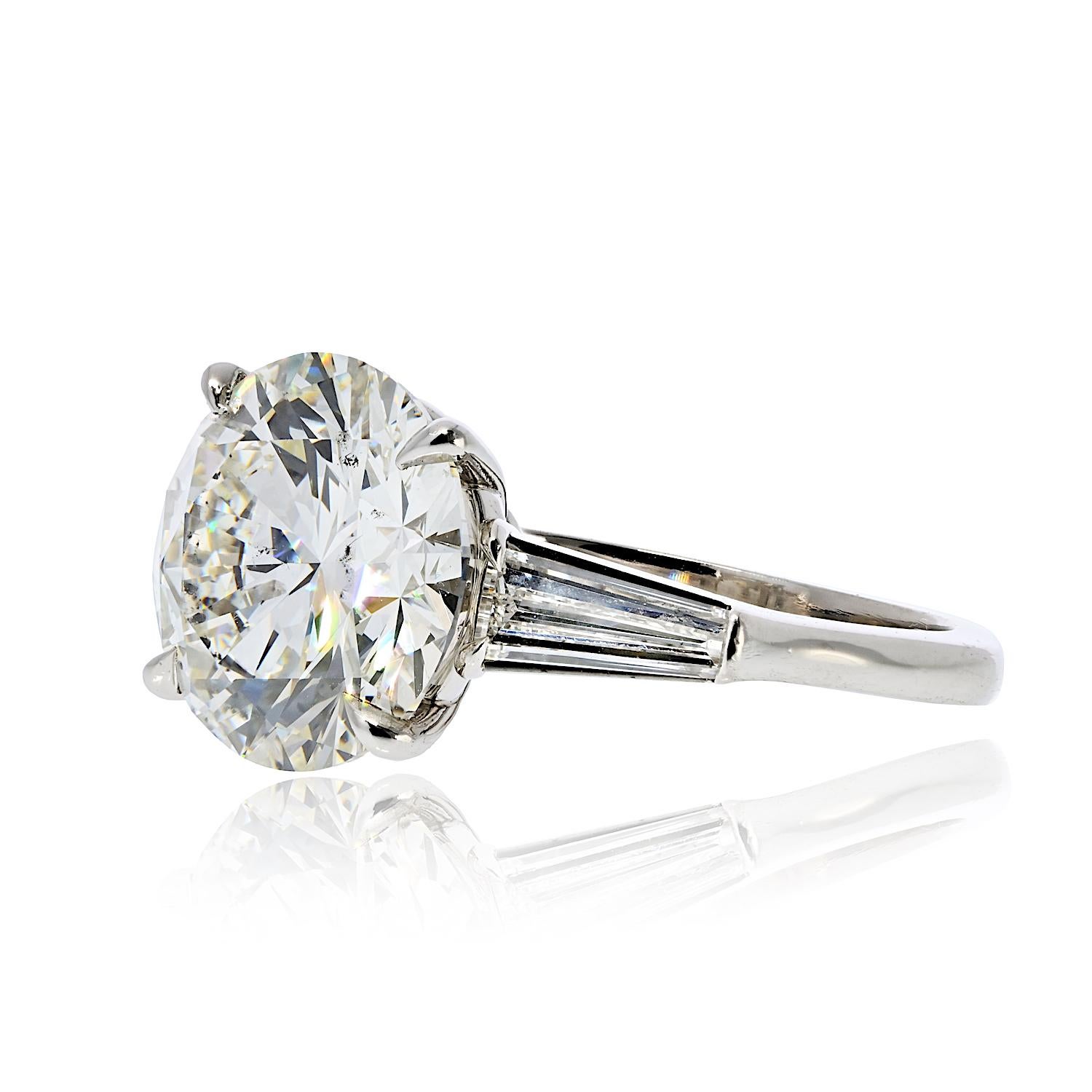 Moderne 5.70ctt Round Cut Diamond Engagement Ring GIA I Color SI1 Clarity Triple Ex en vente