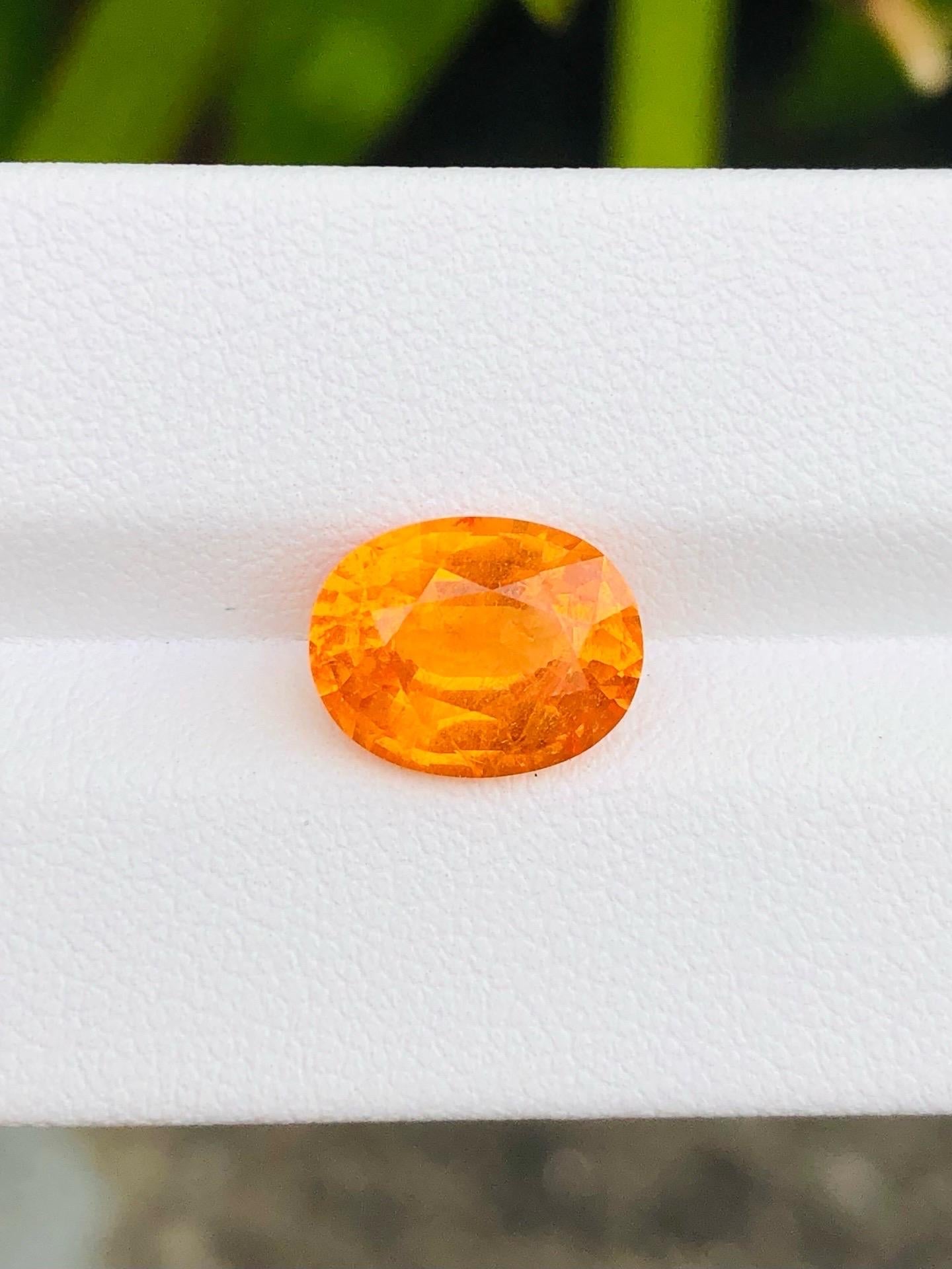 5,71 Karat fein geschliffener Spessatite Granat orangefarbener Farbe Auge klare Klarheit (Brillantschliff) im Angebot