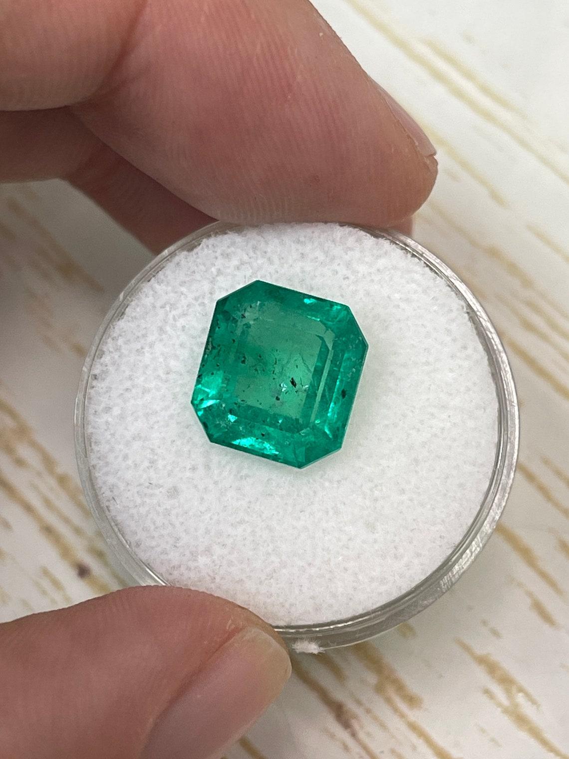 5,72 Carati 11x10,5 Smeraldo colombiano della foresta lentigginosa - Taglio Asscher Verde Muzo in vendita 1