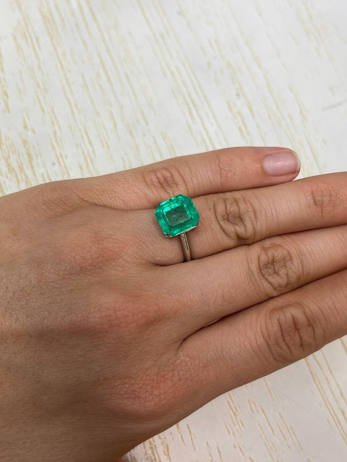 5,72 Carati 11x10,5 Smeraldo colombiano della foresta lentigginosa - Taglio Asscher Verde Muzo in vendita 2