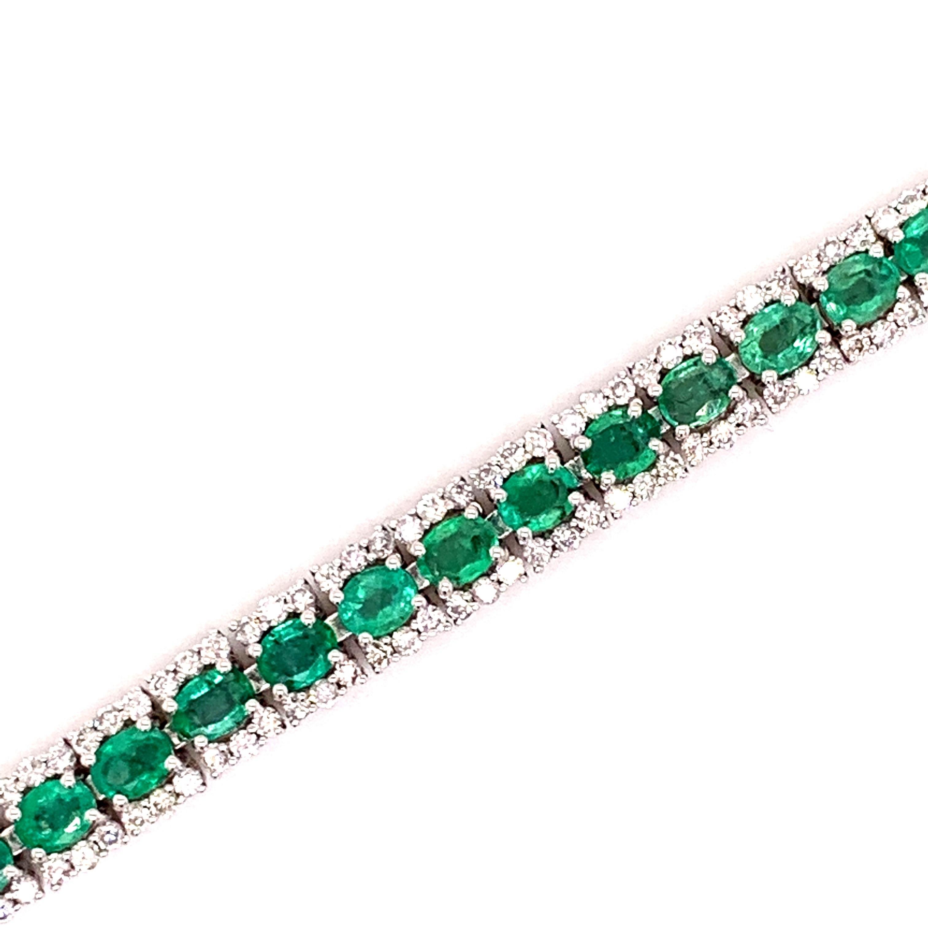 Women's or Men's 5.72 Carat Emerald Bangle Bracelet