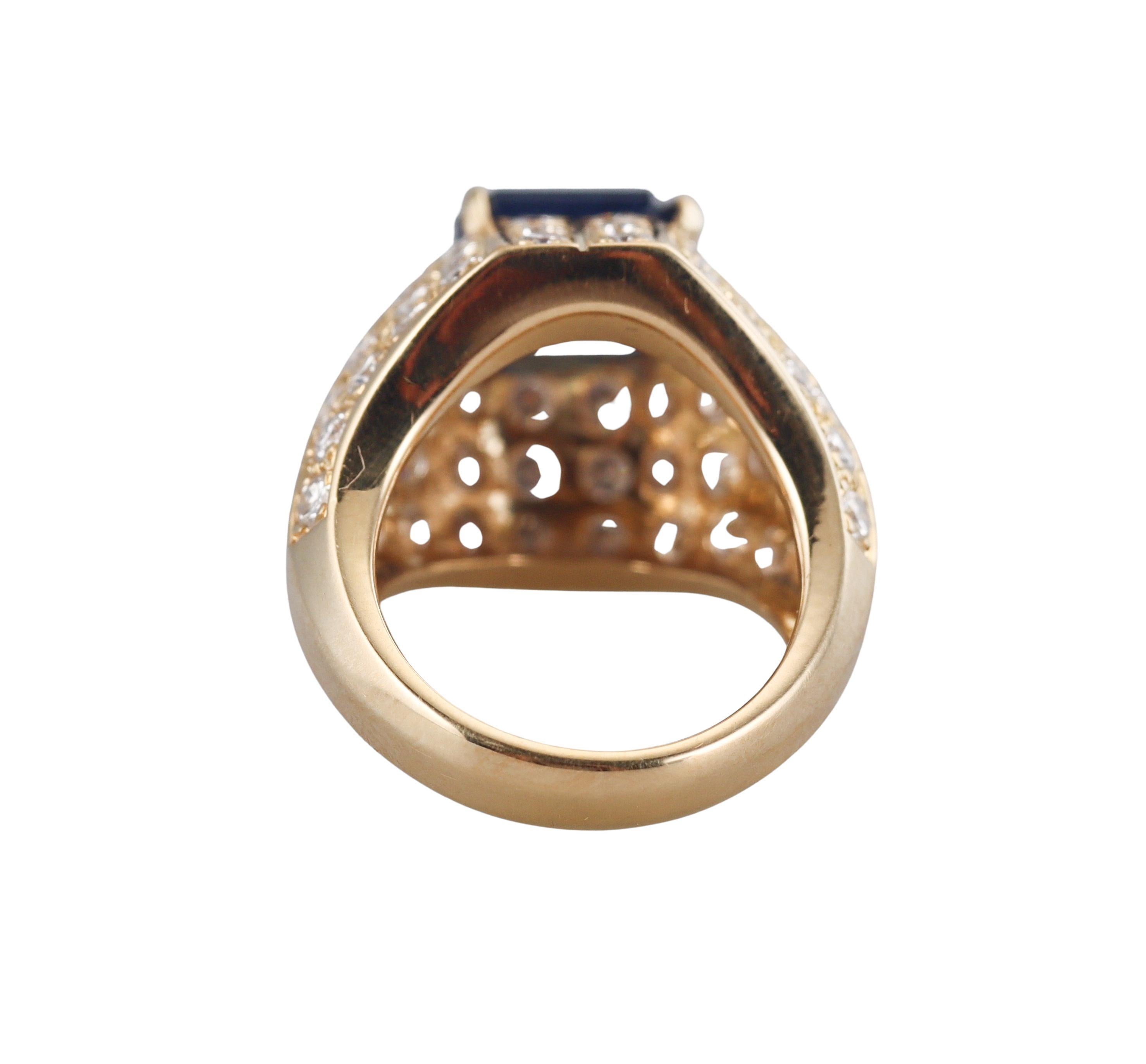 Anillo de Cóctel de Oro con Zafiro y Diamantes de 5,72 quilates Corte esmeralda en venta