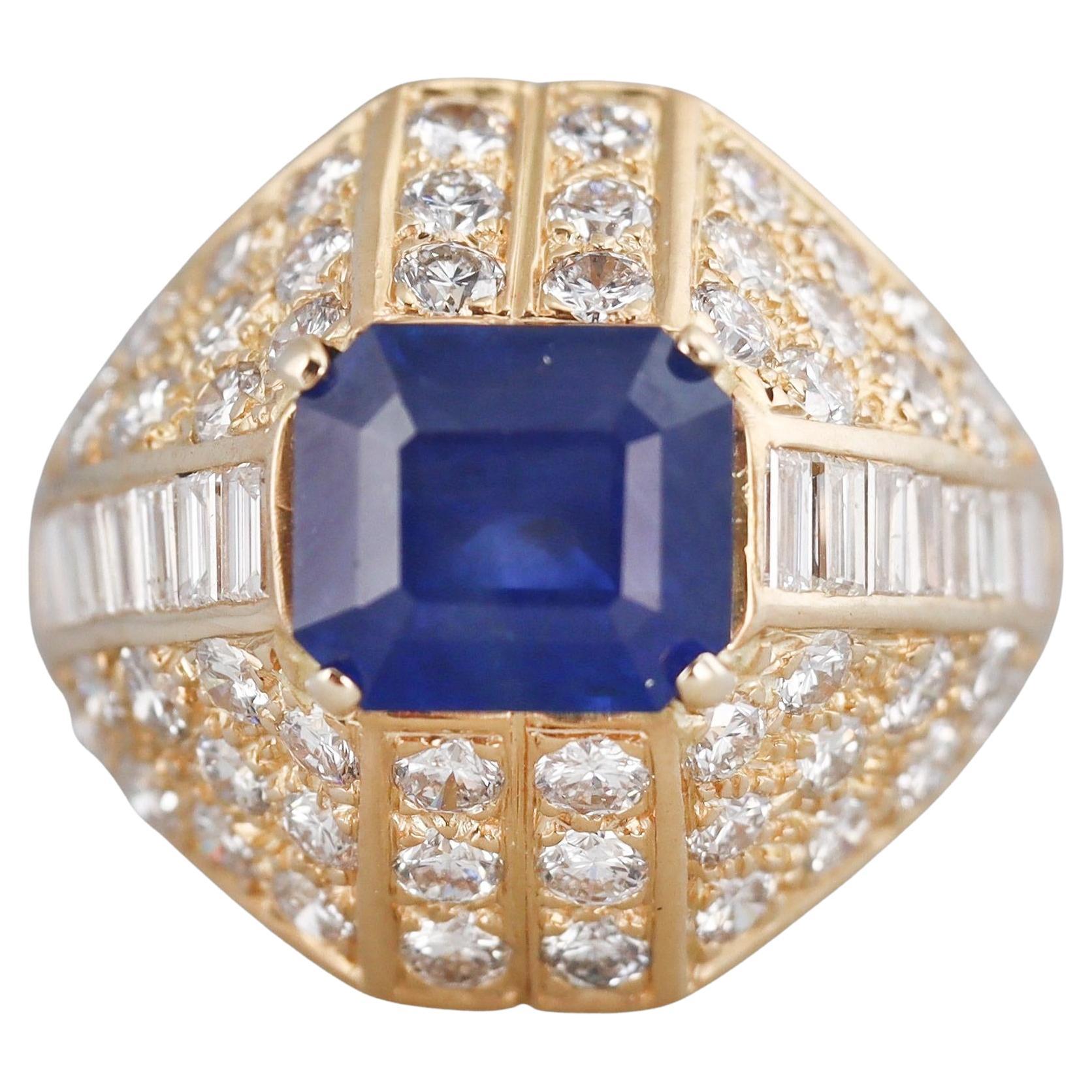 Anillo de Cóctel de Oro con Zafiro y Diamantes de 5,72 quilates en venta