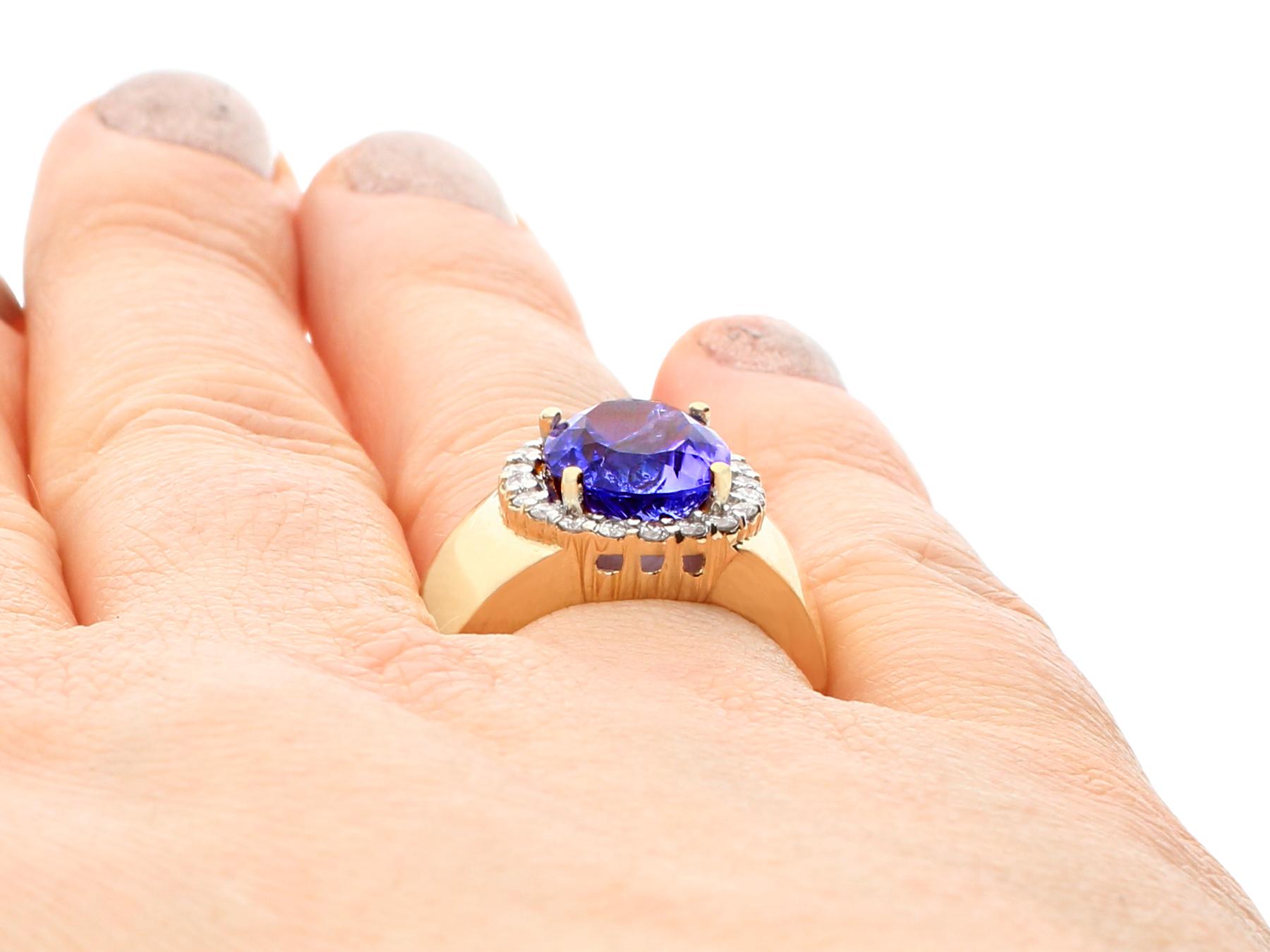 Women's or Men's 5.72 Carat Tanzanite and Diamond Yellow Gold Cocktail Ring For Sale