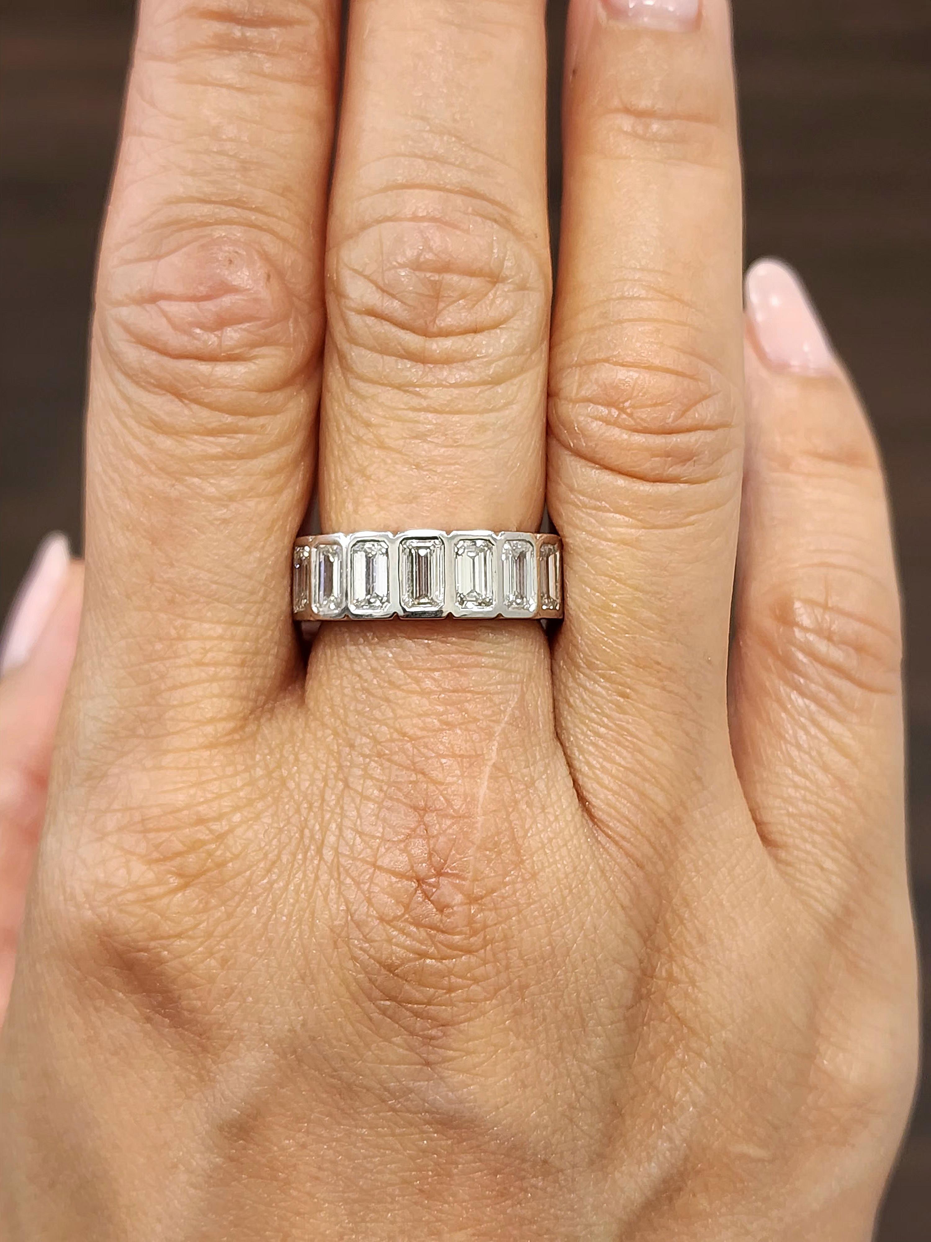 5.72 ct Emerald Cut Bezel Set Diamond Eternity Ring In New Condition For Sale In Chicago, IL