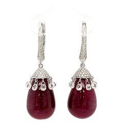 Boucles d'oreilles en or blanc 18 carats avec rubis et diamants de 57,22 carats