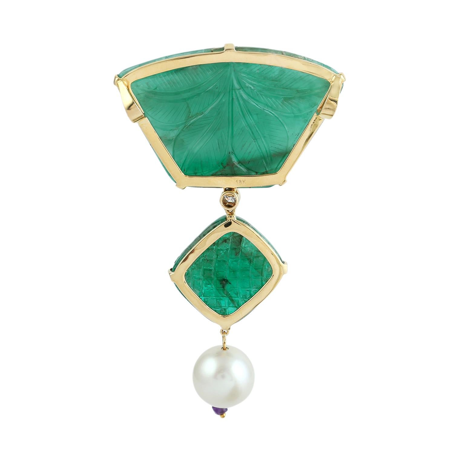 57,28ct geschnitzt Smaragd One Of A Kind Anhänger mit Perle in 18k Gelbgold gemacht (Gemischter Schliff) im Angebot