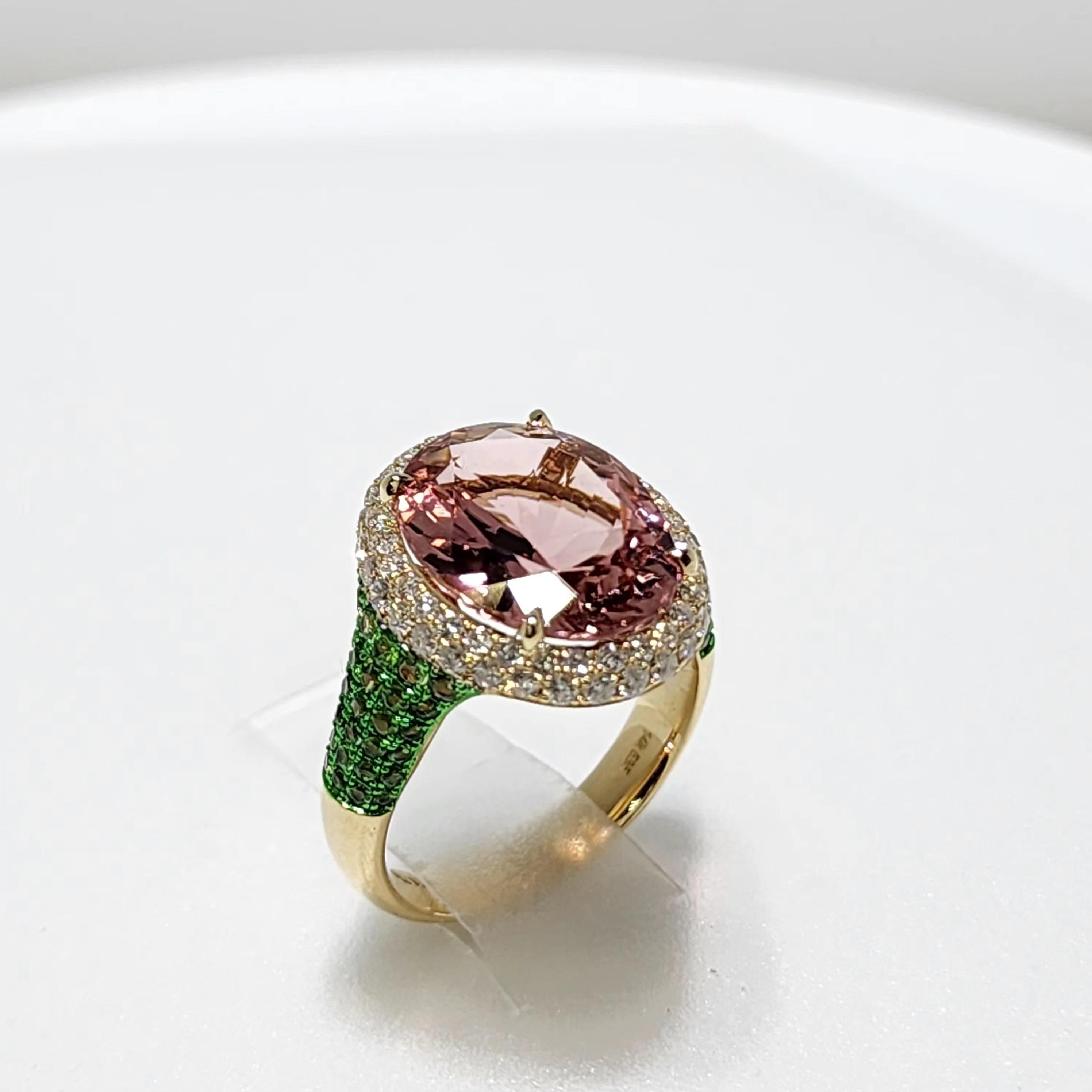 Radiant Cut 5.72ct Tourmaline Garnet and Diamond Ring in 14K Yellow Gold For Sale
