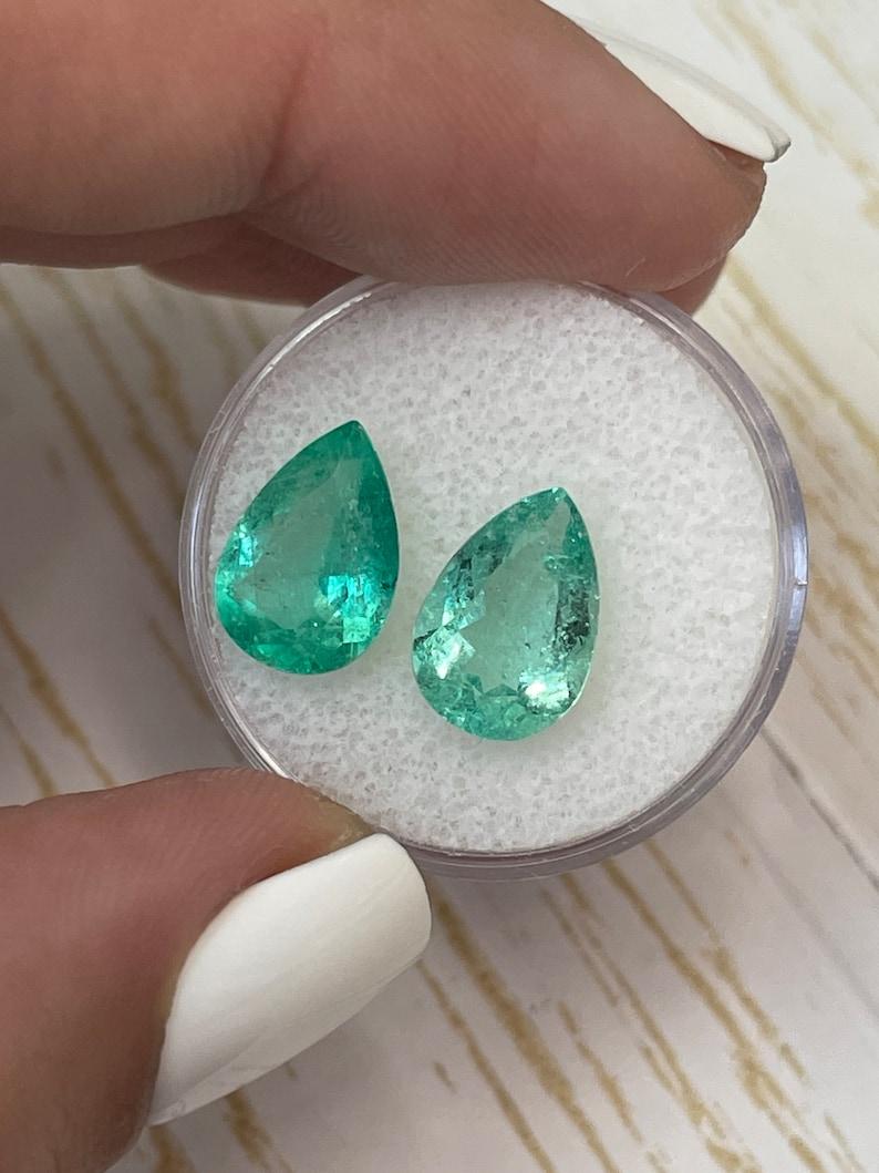 Moderne 5.72tcw 12x8 Pear-Cut Matching Colombian Emeralds - Genuine Loose Gems en vente