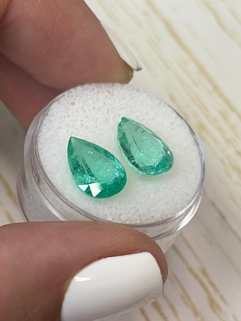5.72tcw 12x8 Pear-Cut Matching Colombian Emeralds - Genuine Loose Gems Neuf - En vente à Jupiter, FL