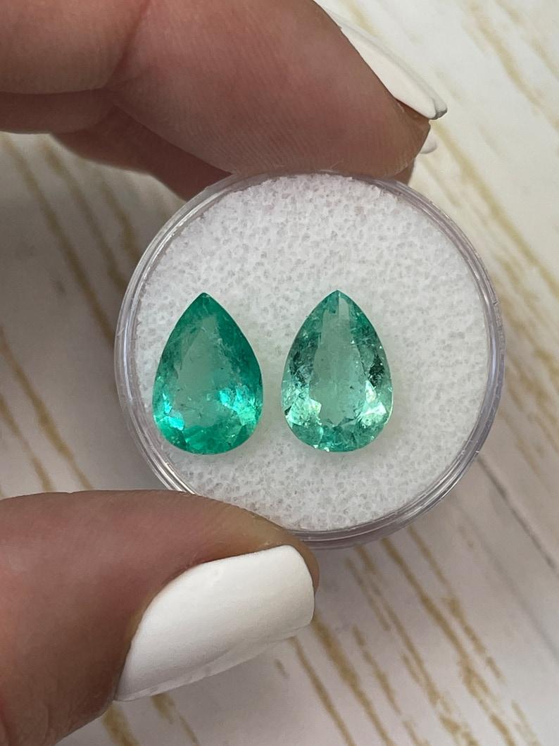 5.72tcw 12x8 Pear-Cut Matching Colombian Emeralds - Genuine Loose Gems Pour femmes en vente